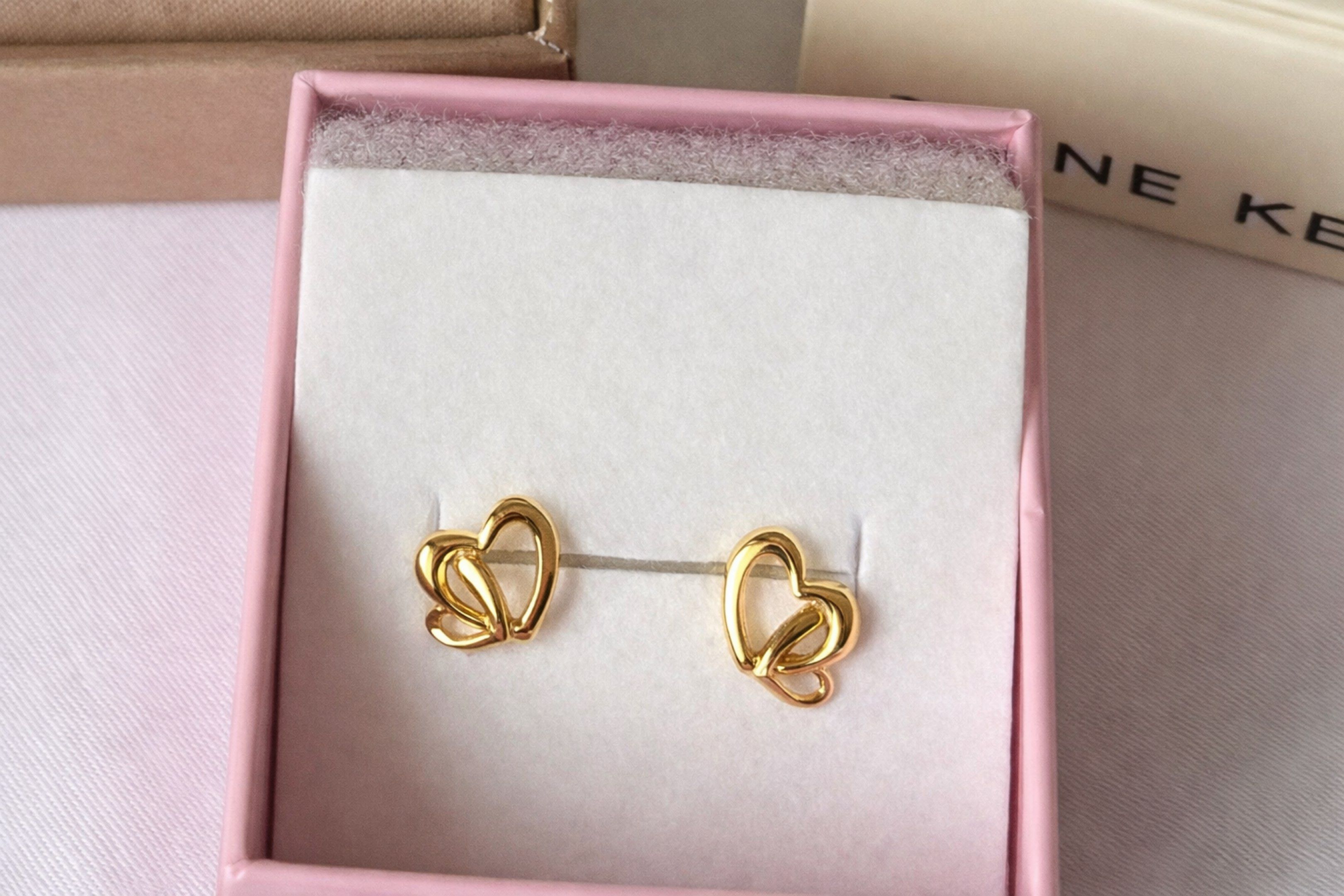 Gold Heart Earrings 1.3g (Category: Earrings) located in Quezon City. Submitted by shiemadeit (Listing ID 1419915999, Image 1). Description: - Gold color - Heart design - Comes in a pink box - Double heart shape - Adds sophistication - Great gift idea.