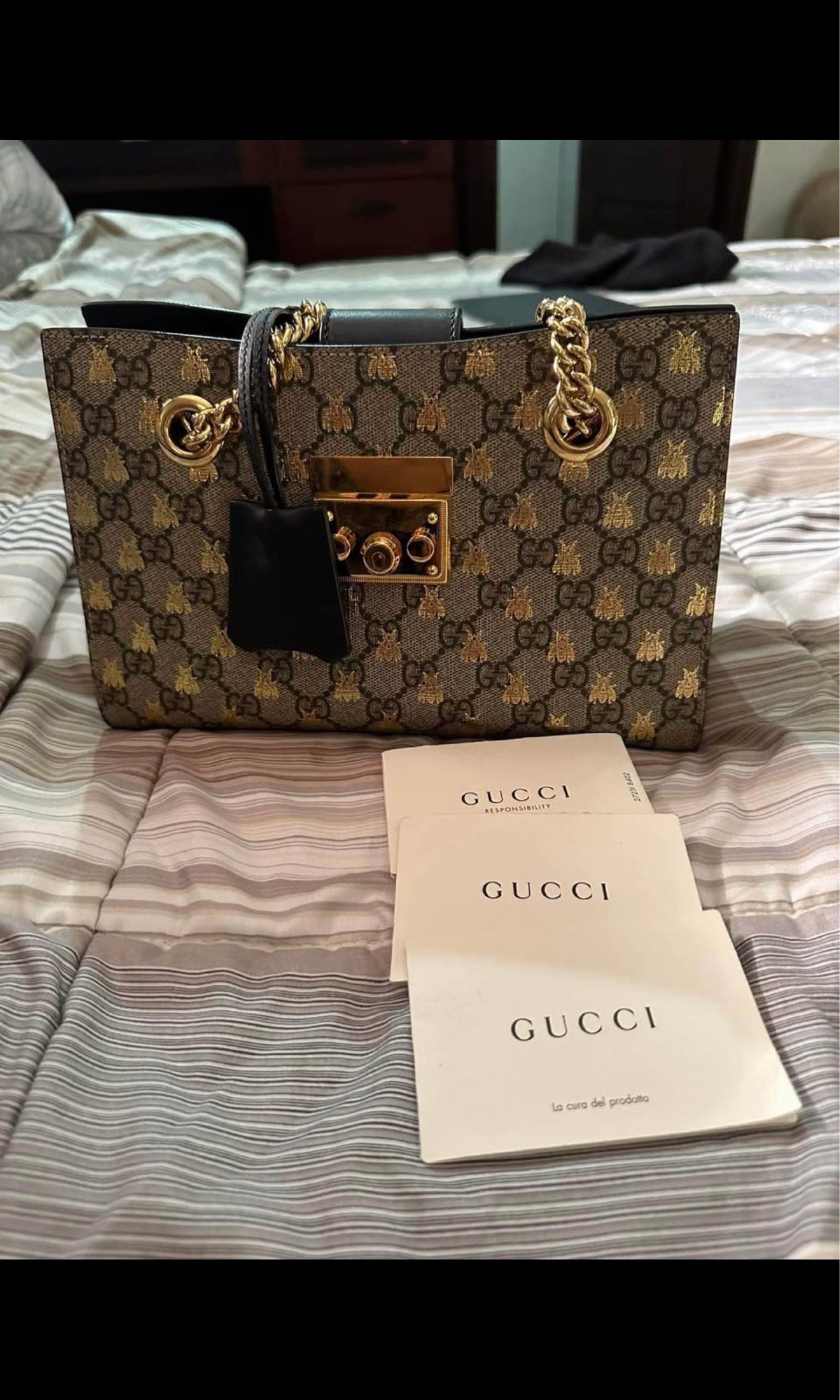 Gucci Bag (Category: Luxury Bags & Wallets) located in Mandaluyong City. Submitted by melodiong (Listing ID 1419789377, Image 2). Description: .