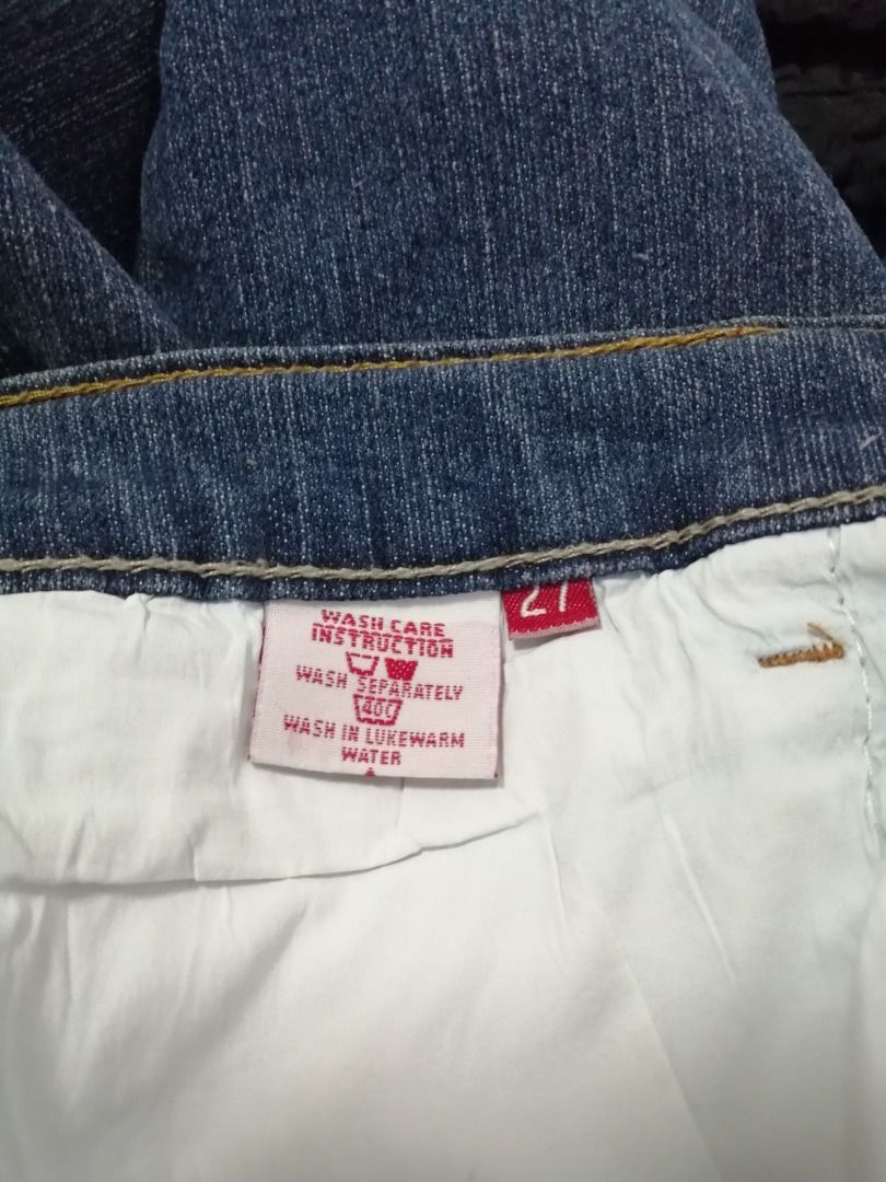 Hang Ten Dark Wash Jeans (Category: Jeans) located in Liliw. Submitted by r.things (Listing ID 1419939542, Image 3). Description: Size 27 Very Good Condition.