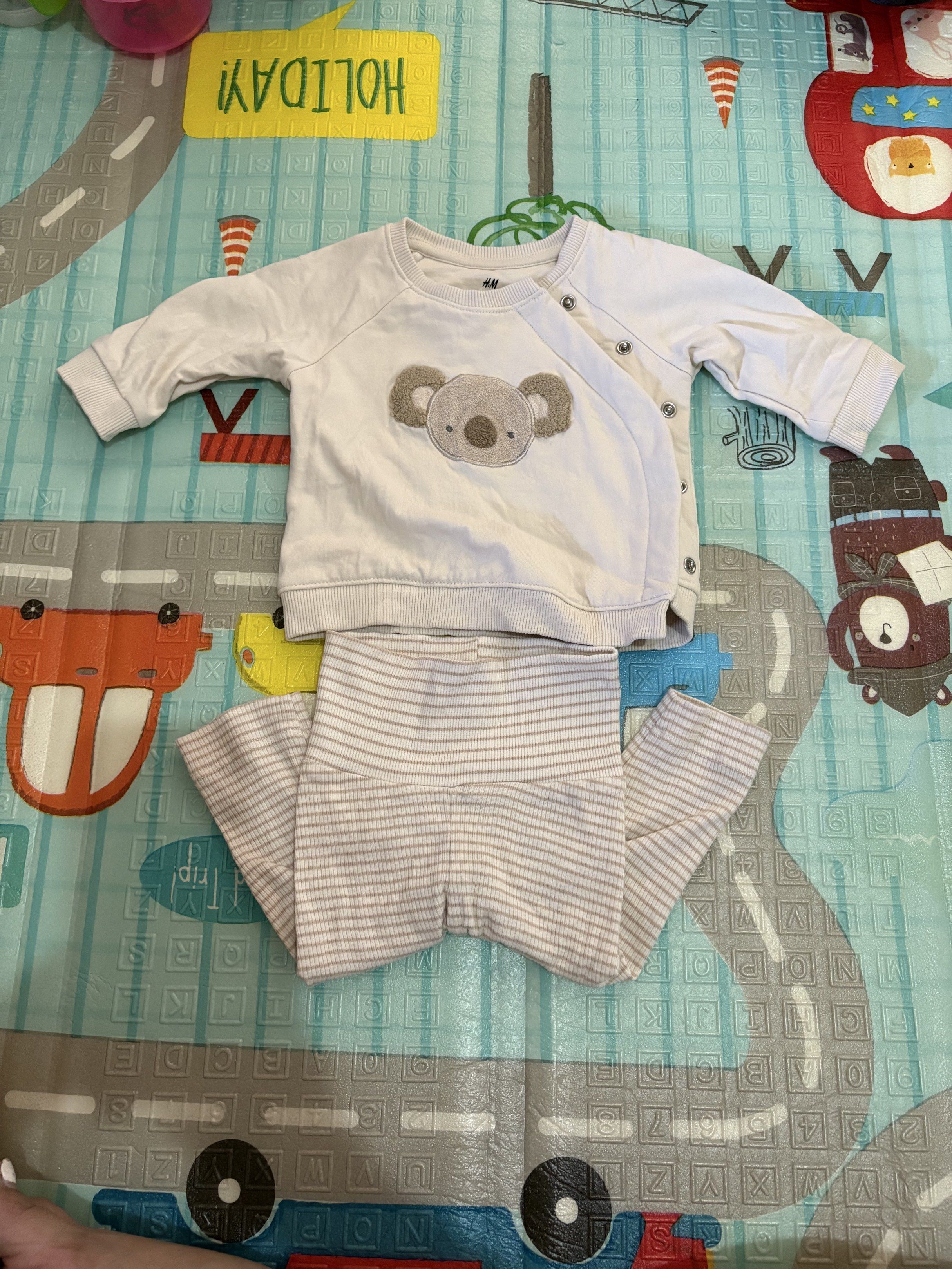 H&M Koala Outfit - newborn (Category: Babies & Kids Fashion) located in Makati City. Submitted by asphh (Listing ID 1419866801, Image 2). Description: H&M newborn set - doesn't fit our newborn, wasnt able to use it only washed.