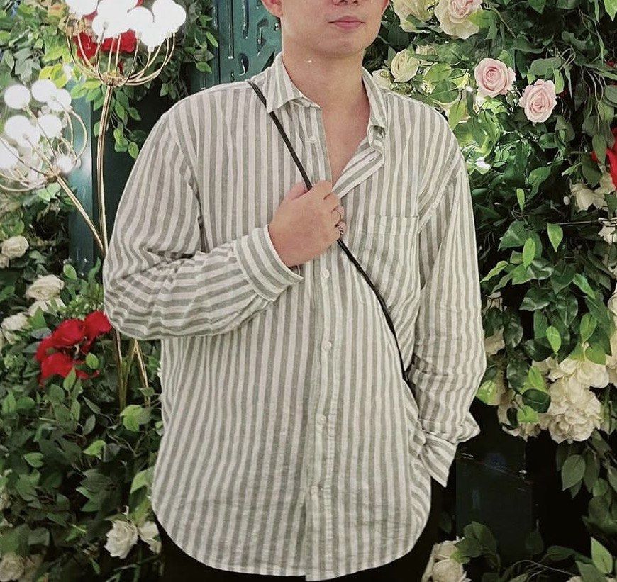 H&M Striped Long Sleeve Shirt (Category: Tshirts & Polo Shirts ) located in Quezon City. Submitted by trumangelo (Listing ID 1419821746, Image 2). Description: - H&M long sleeve shirt - Vertical stripes - Button-down front - Chest pocket - Collared neckline - Relaxed fit - Long sleeves with buttoned cuffs - Lightweight fabric No issues Ships via Gogoxpress or same day delivery (Lalamove or Grab).