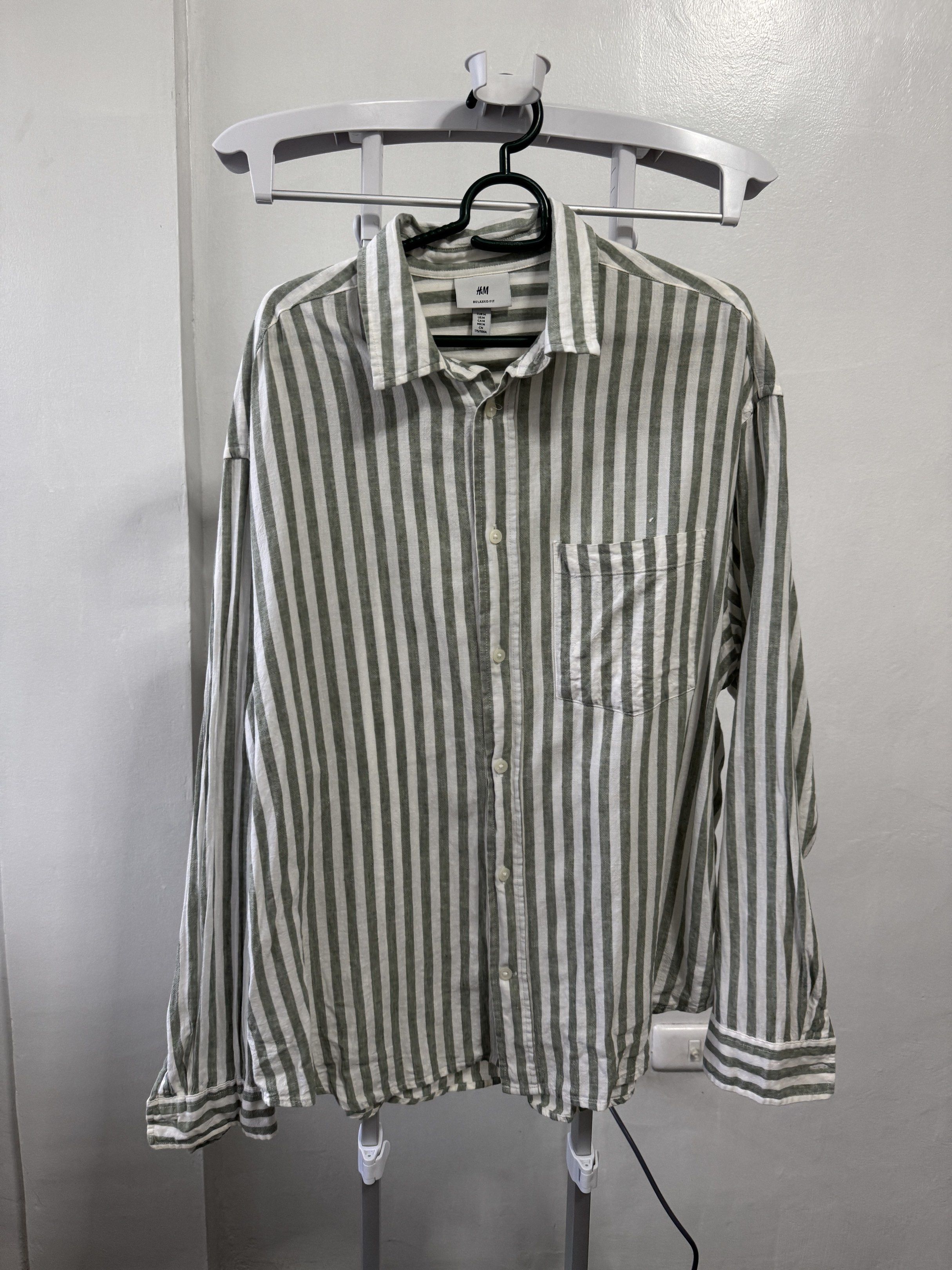 H&M Striped Long Sleeve Shirt (Category: Tshirts & Polo Shirts ) located in Quezon City. Submitted by trumangelo (Listing ID 1419821746, Image 1). Description: - H&M long sleeve shirt - Vertical stripes - Button-down front - Chest pocket - Collared neckline - Relaxed fit - Long sleeves with buttoned cuffs - Lightweight fabric No issues Ships via Gogoxpress or same day delivery (Lalamove or Grab).