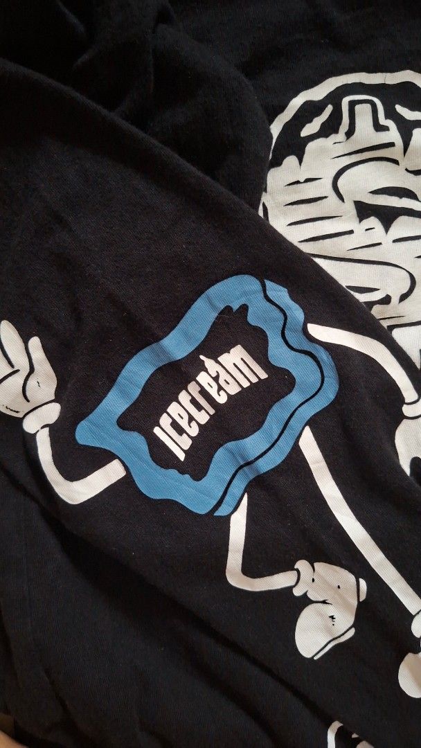 Icecream Fold Long-Sleeve Knit Black (Category: Tshirts & Polo Shirts ) located in Manila. Submitted by qrevozo (Listing ID 1419840077, Image 3). Description: - Black Icecream Fold long-sleeve knit shirt. - Features Icecream logo and various graphics on front and sleeves. - Crew neck design. - Long sleeves with a unique blue outline..