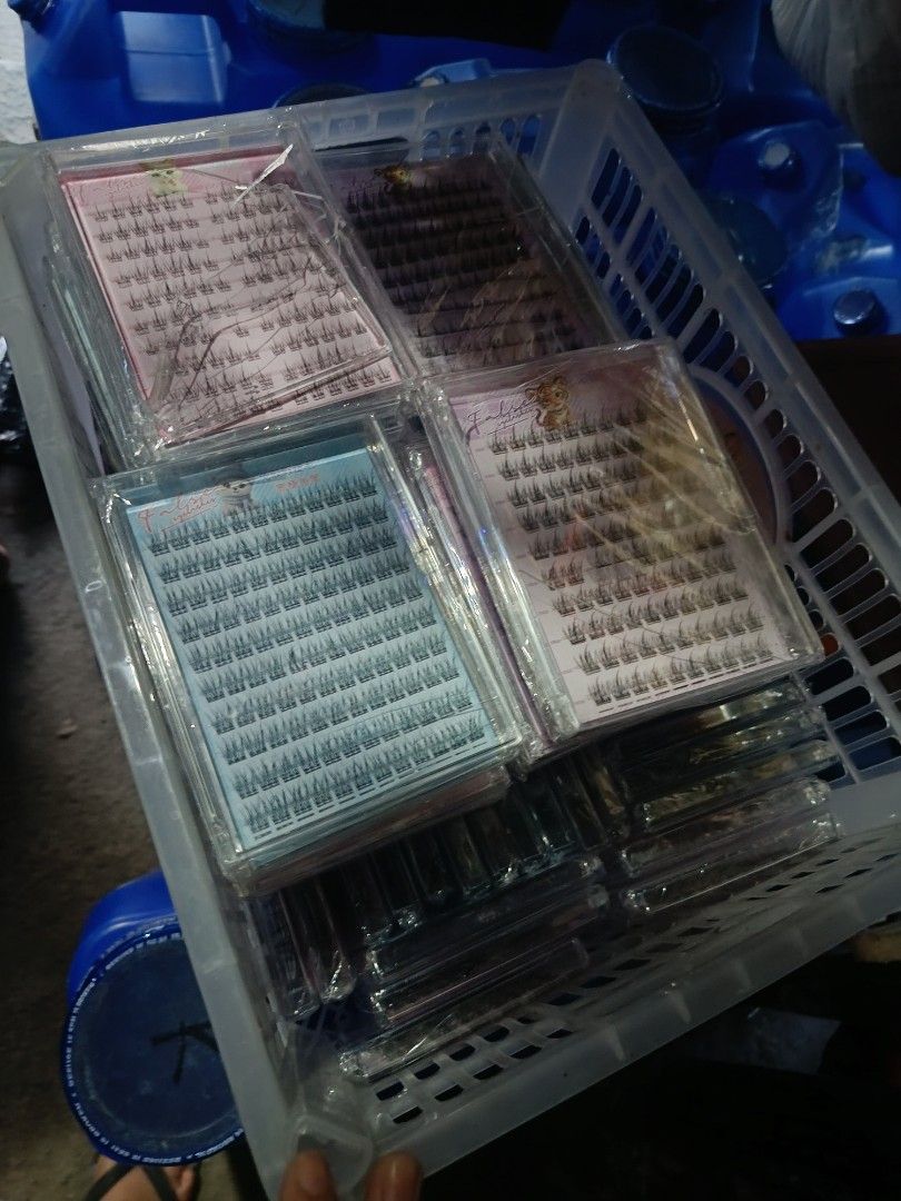 Individual Eyelash Extensions (Category: Makeup) located in Manila. Submitted by aringother24058 (Listing ID 1419888770, Image 1). Description: - Individual eyelash extensions - Available in various styles - Each set includes a clear plastic case - Enhances natural lashes - Suitable for personal and professional use.