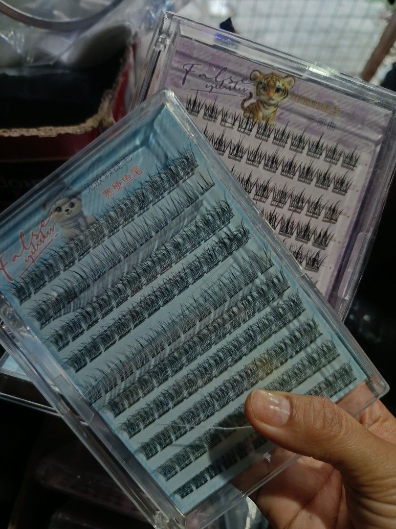 Individual Eyelash Extensions (Category: Makeup) located in Manila. Submitted by aringother24058 (Listing ID 1419888770, Image 3). Description: - Individual eyelash extensions - Available in various styles - Each set includes a clear plastic case - Enhances natural lashes - Suitable for personal and professional use.