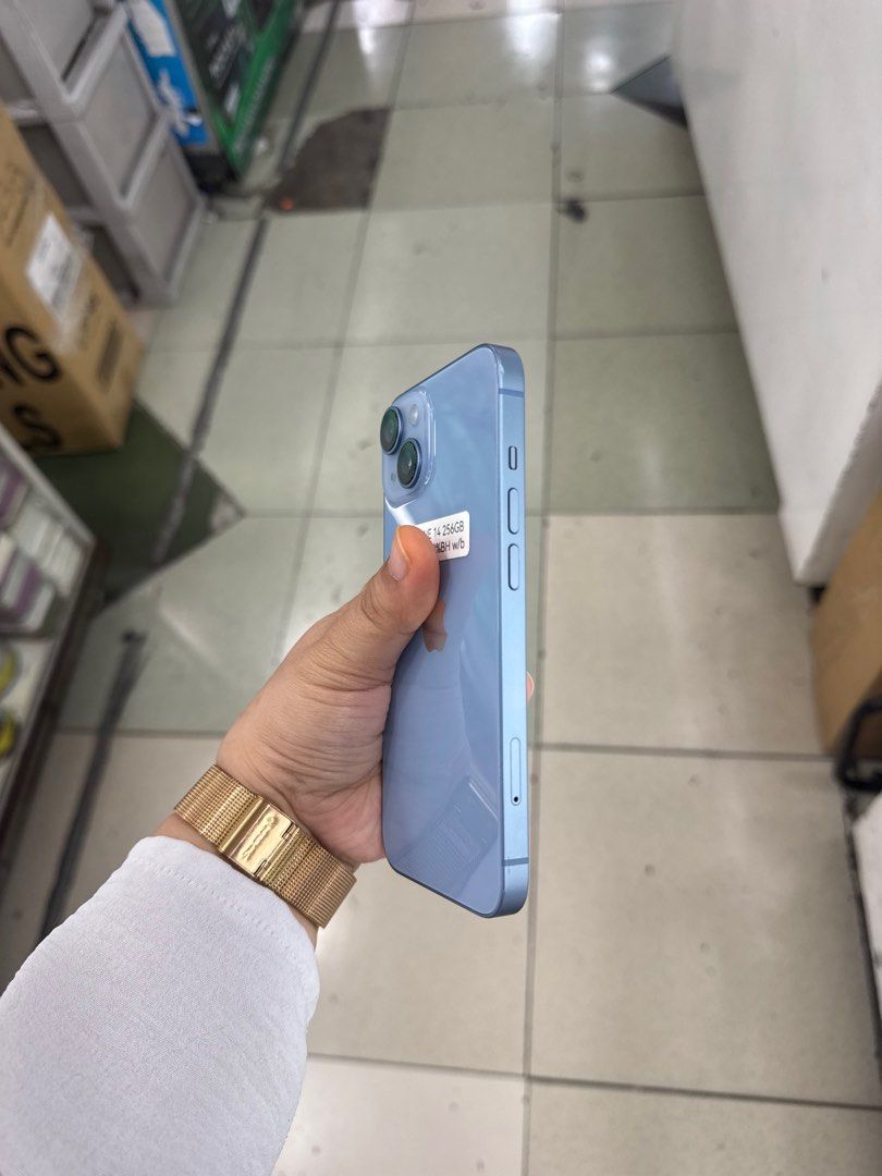 Iphone 14 256gb 98% batt Globelocked No issue (Category: iPhone 14 Series) located in San Juan City. Submitted by javedsgadgetshop (Listing ID 1419786361, Image 3). Description: INSTALLMENT OPTIONS : SPAY LATER / GGIVES / CREDIT CARD! WE BUY AND SELL SO PWEDE MAGBINTA OR SWAP ! Quick Specs : 💵 Iphone 14 •256gb •NTC Variant •98% batt health •Globelocked •99% Smoothness •No hidden issue | No Repaired •100% Authentic | Not Refurbished •w/ Box Charg