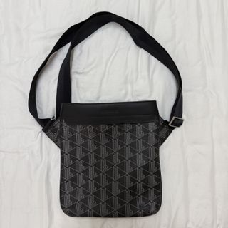(Category: ) located in . Submitted by _____hi (Listing ID 1419782601, Image 1). Description: .
