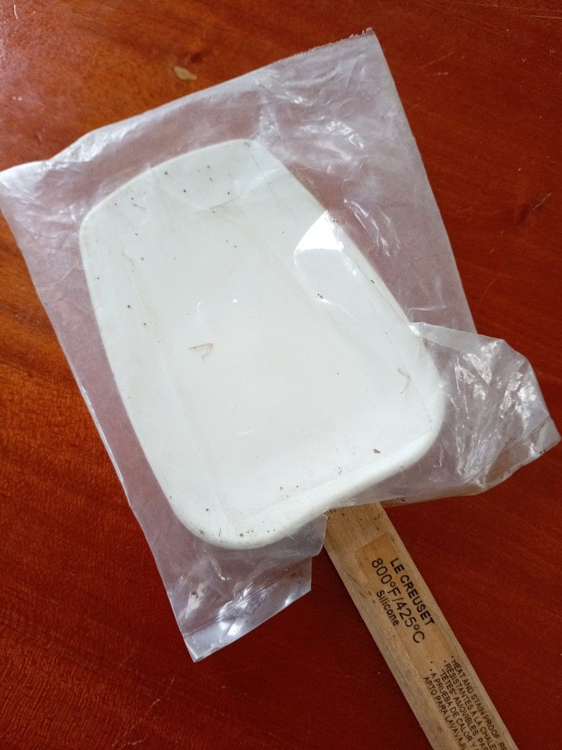 Le Creuset Silicone Spatula (Category: Other Kitchenware & Tableware) located in Makati City. Submitted by meowmyella (Listing ID 1419791864, Image 3). Description: - Le Creuset spatula - Silicone head and wooden handle - Heat resistant up to 800°F/425°C - Brand new, in original packaging - Made in the USA.