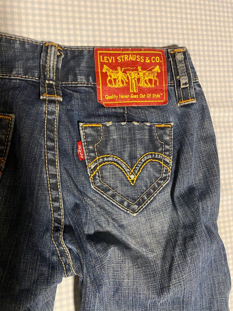 Levi’s low waisted jeans (Category: Jeans) located in Manila. Submitted by zimzi (Listing ID 1419927804, Image 2). Description: .