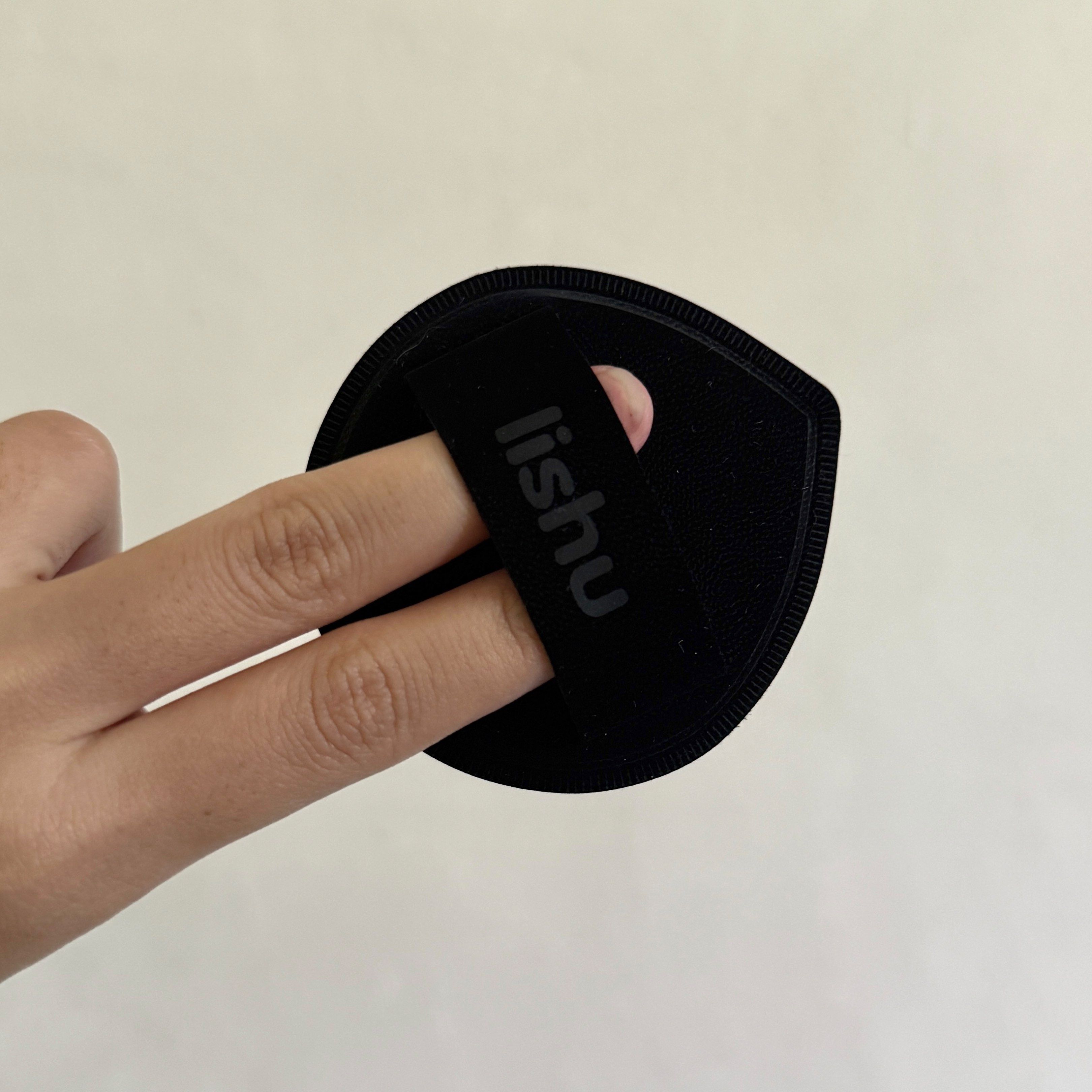 Lishu Makeup Set with Brush and Puff (Category: Makeup) located in Quezon City. Submitted by rubyjanesells (Listing ID 1419889622, Image 3). Description: — comes with original box — triangle puff NOT included nginatngat kasi ng daga 😔.