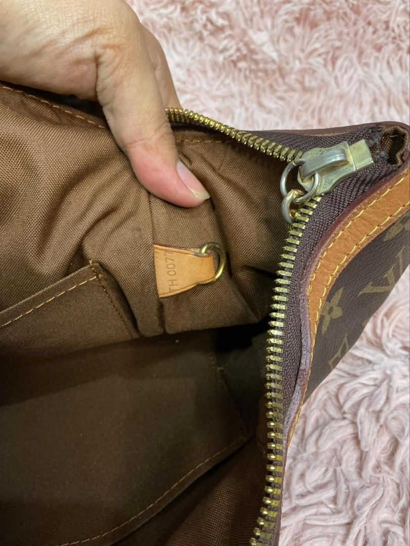 Louis Vuitton Monogram Canvas Tivoli GM (Category: Luxury Bags & Wallets) located in Manila. Submitted by epicmountain-430b (Listing ID 1419837169, Image 3). Description: Louis Vuitton Monogram Canvas Tivoli GM shoulder bag..