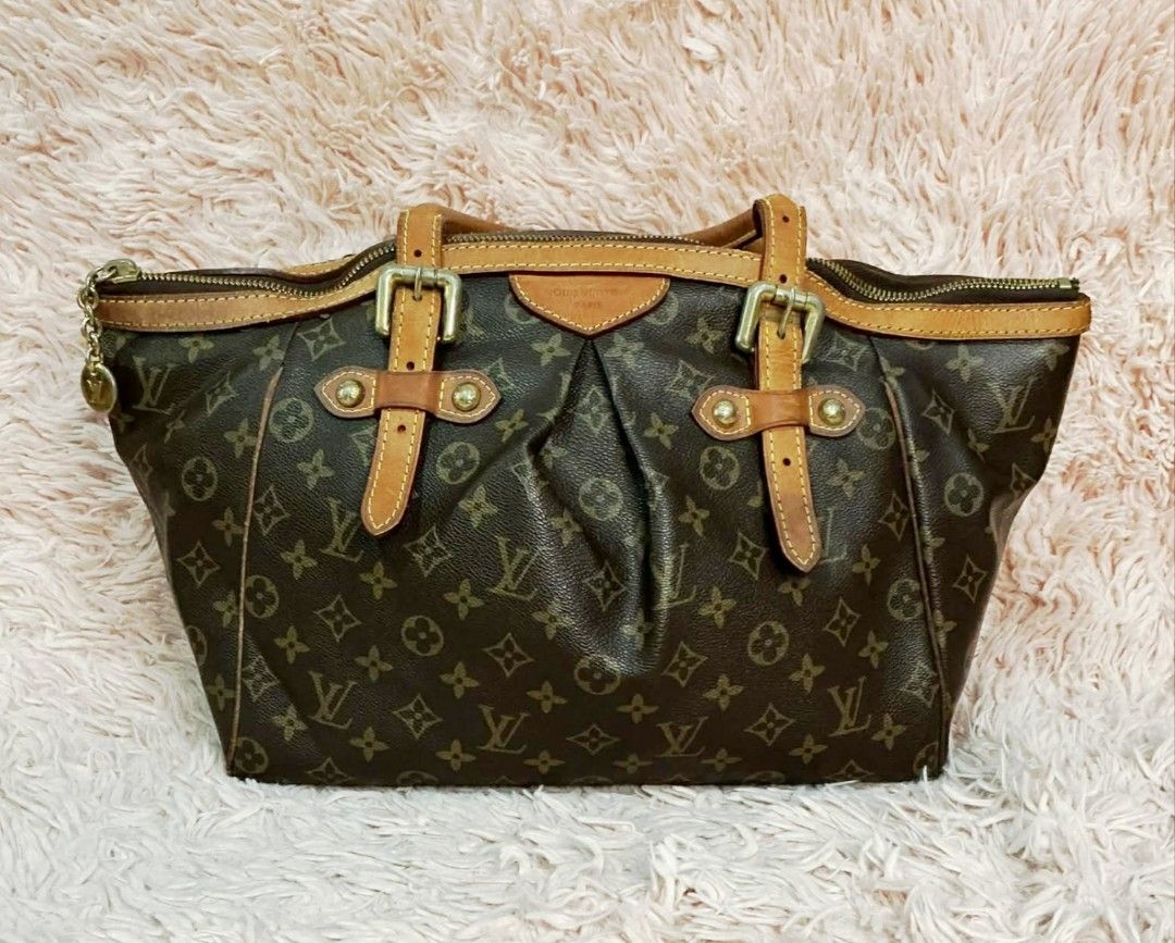 Louis Vuitton Monogram Canvas Tivoli GM (Category: Luxury Bags & Wallets) located in Manila. Submitted by epicmountain-430b (Listing ID 1419837169, Image 1). Description: Louis Vuitton Monogram Canvas Tivoli GM shoulder bag..