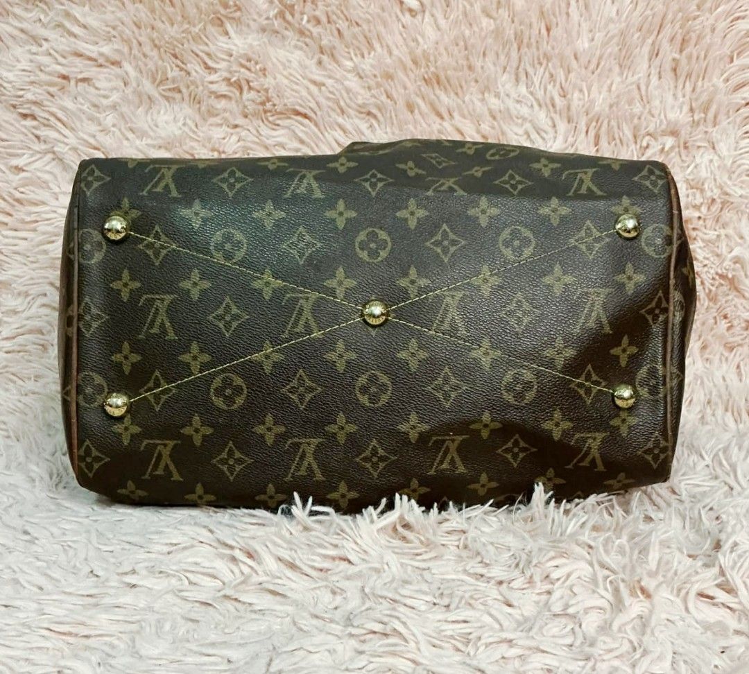 Louis Vuitton Monogram Canvas Tivoli GM (Category: Luxury Bags & Wallets) located in Manila. Submitted by epicmountain-430b (Listing ID 1419837169, Image 2). Description: Louis Vuitton Monogram Canvas Tivoli GM shoulder bag..