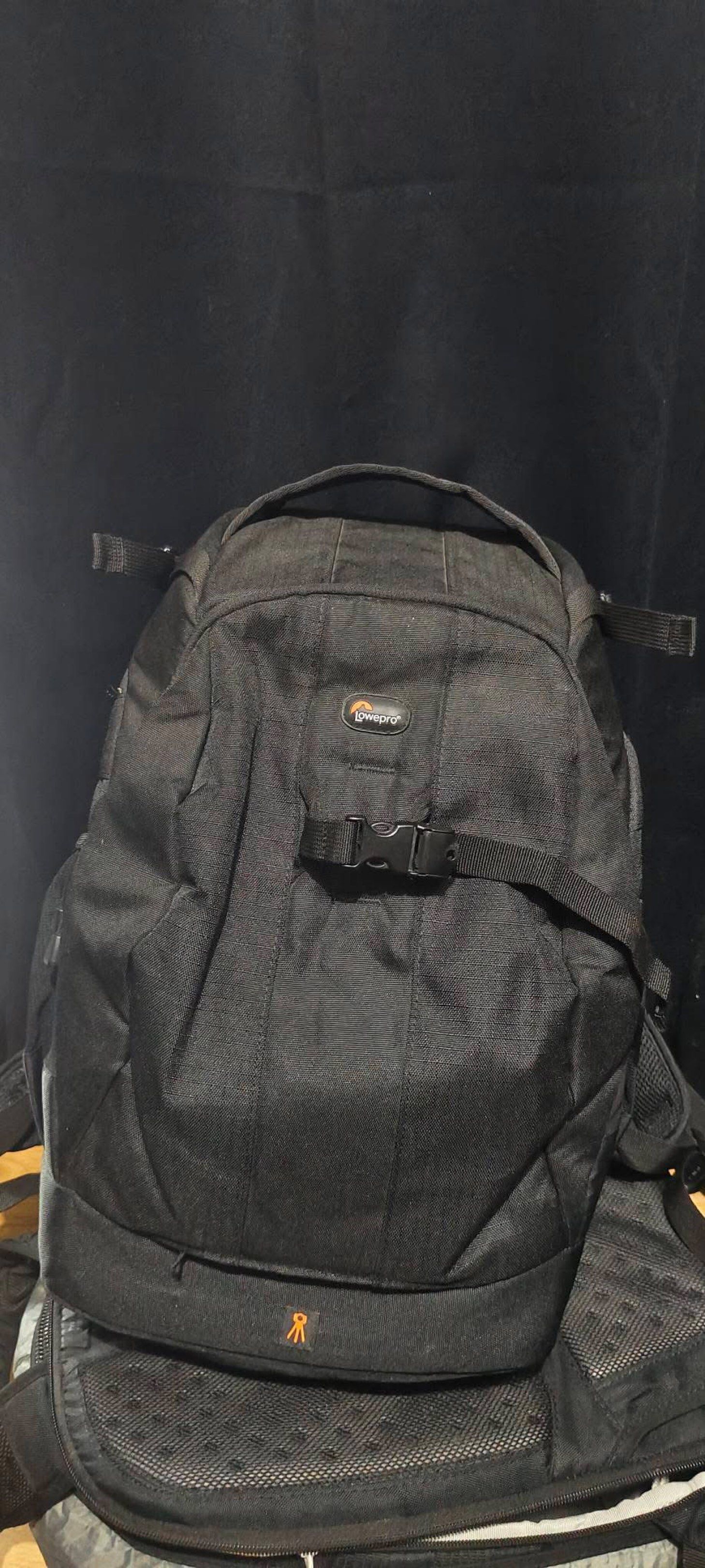 Lowepro Flipside 400 AW Pro Backpack (Category: Backpacks) located in Imus. Submitted by robbiejen (Listing ID 1419818624, Image 2). Description: For photographer or videographer na need na ng bagong bagpack eto na un solid bagong bago bigay ko mura Sample lng yan nilagay ko gamit ko. Regalo sakin ng bayaw ko galing barko. Almost new nandyn orig price. RFS. May bag pa ako No issue 100Like new For sale Lowepro Flipside 400Aw 4000 Fix.