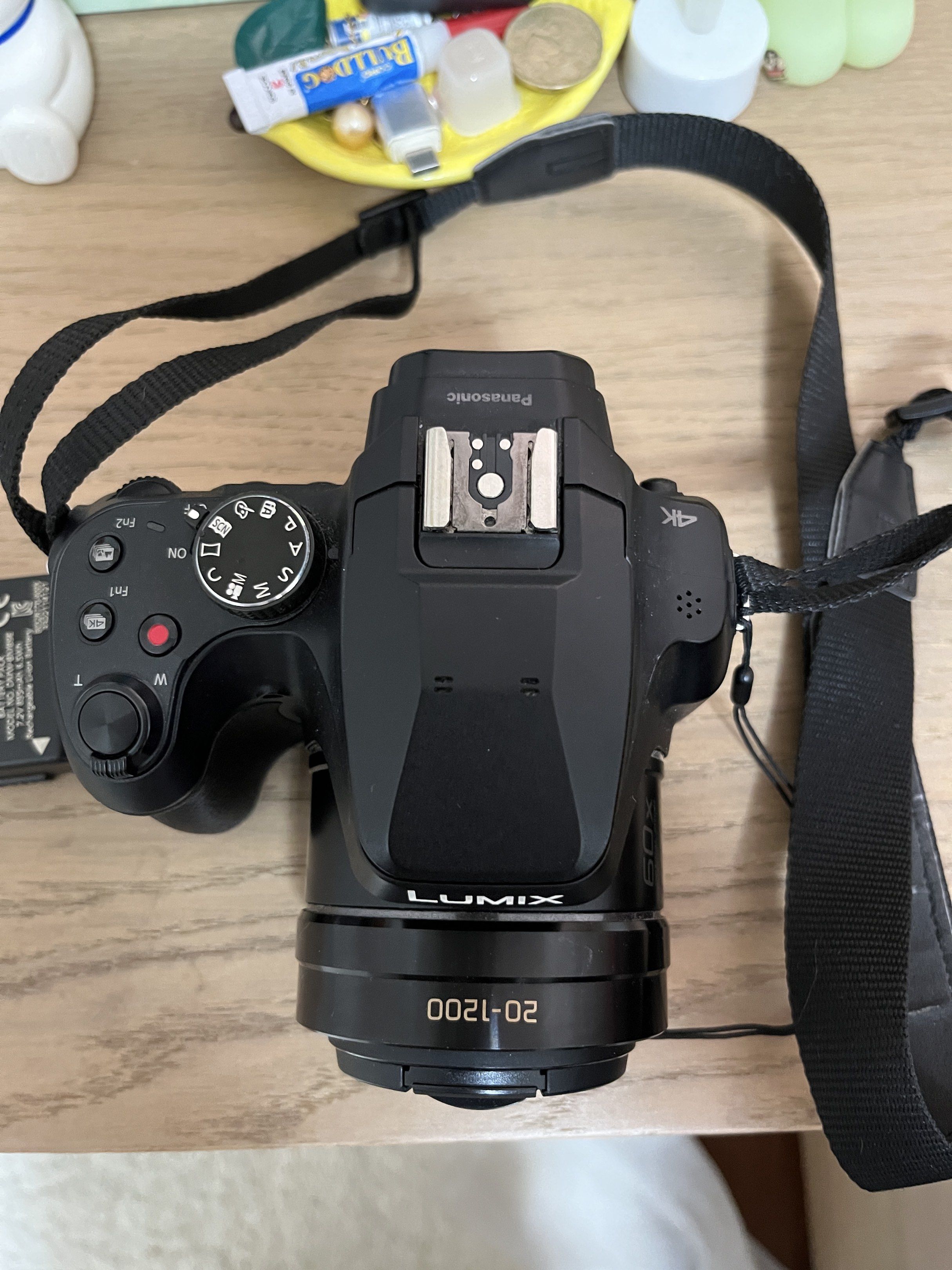 Lumix digi cam (Category: Cameras) located in Manila. Submitted by mingciao (Listing ID 1419867573, Image 3). Description: Panasonic Lumix DC-FZ80D Body cosmetic: 9.5/10 Features: ★ 1/2.3-inch MOS sensor ★ Optical Image Stabilizer (lets you adjust focus after the shot) ★ Up to 4K Video and 4K Photo ★ Clear, glare-resistant View Finder (2,360K dots) ★ 20mm wide-angle lens with 60x zoom ★ USB Type-C Battery Charging ★ Photo transfer via bluetooth o