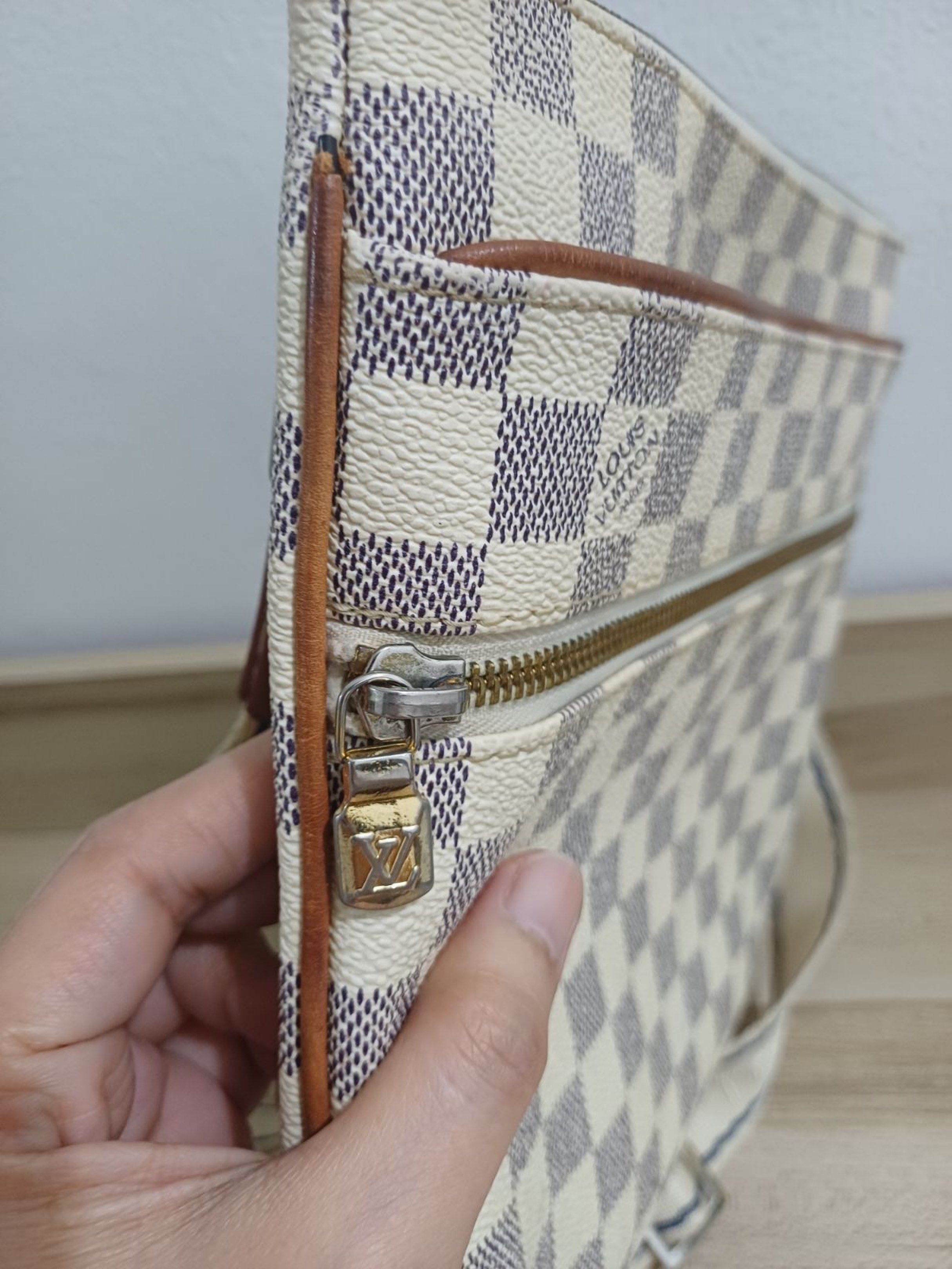 LV sling bag (Category: Luxury Bags & Wallets) located in Makati City. Submitted by nsmonlineshop (Listing ID 1419973051, Image 3). Description: Self authenticity.