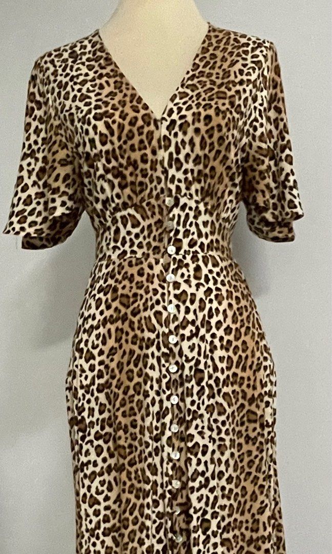 Maxi Animal Printed Dress (Category: Dresses) located in Calamba. Submitted by aileenbert (Listing ID 1419791482, Image 1). Description: Maxi Dress with Animal Print.