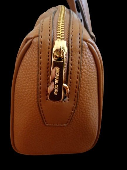 Michael Kors (Category: Luxury Bags & Wallets) located in Silang. Submitted by juls7a (Listing ID 1419791913, Image 2). Description: Once lang nagamit nasa tabihan lang good as new check all you want if Meet up we can also do a video call if you wanna check the item online.