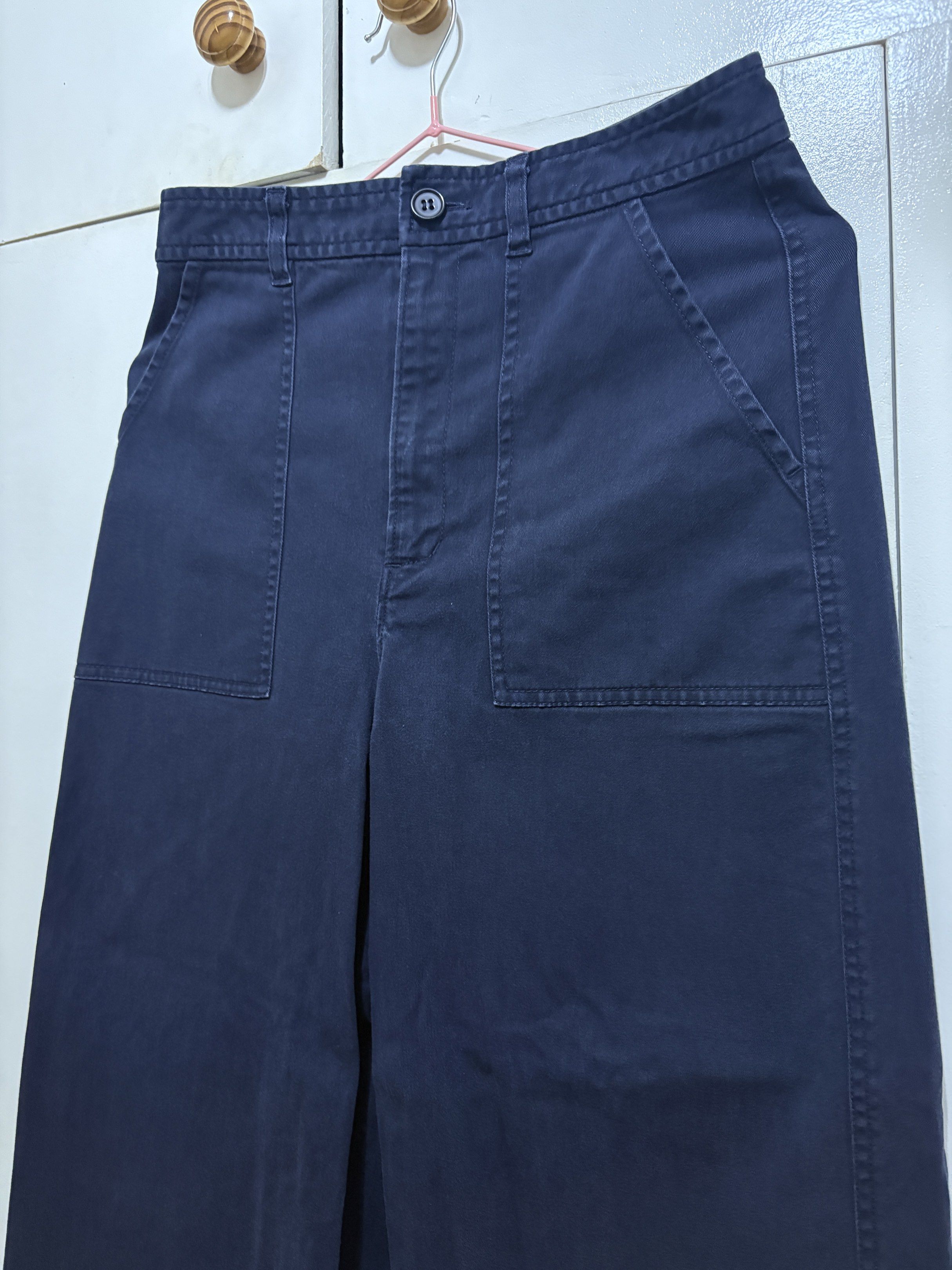 GU Navy Blue Wide Leg Pants (Category: Other Bottoms) located in Manila. Submitted by belleshoppe_ (Listing ID 1419877313, Image 2). Description: - Navy blue wide-leg pants - Classic design - Front pockets - Button and zipper closure - Sturdy fabric - Comfortable wide-leg fit.