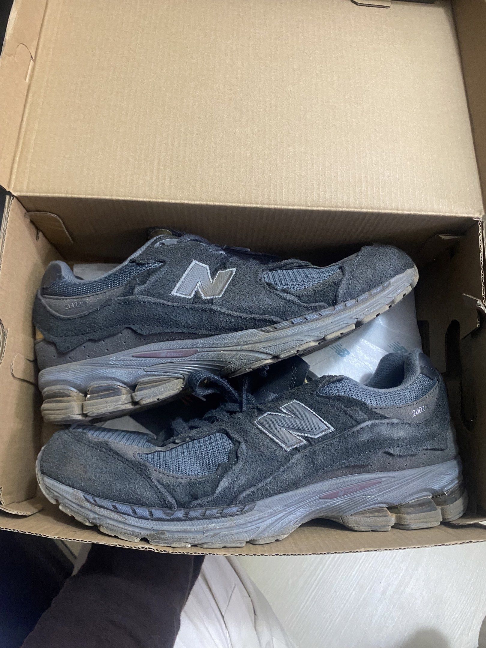 New Balance 2002R (Category: Sneakers) located in San Jose del Monte. Submitted by _notmichael (Listing ID 1419944898, Image 1). Description: used twice | in good condition w box rfs: not my style anymore .