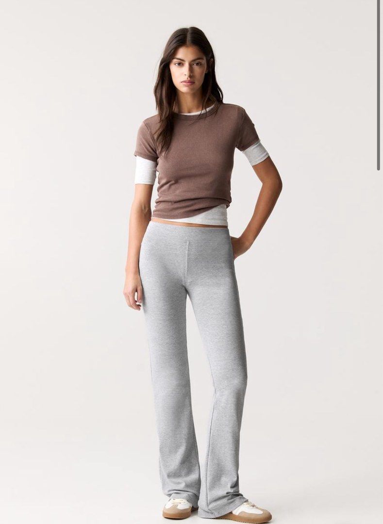 P&B Gray Flare Leggings (Category: Other Bottoms) located in Manila. Submitted by shop.declutter (Listing ID 1419923272, Image 1). Description: Pull & Bear Flare Leggings Xs on tag.
