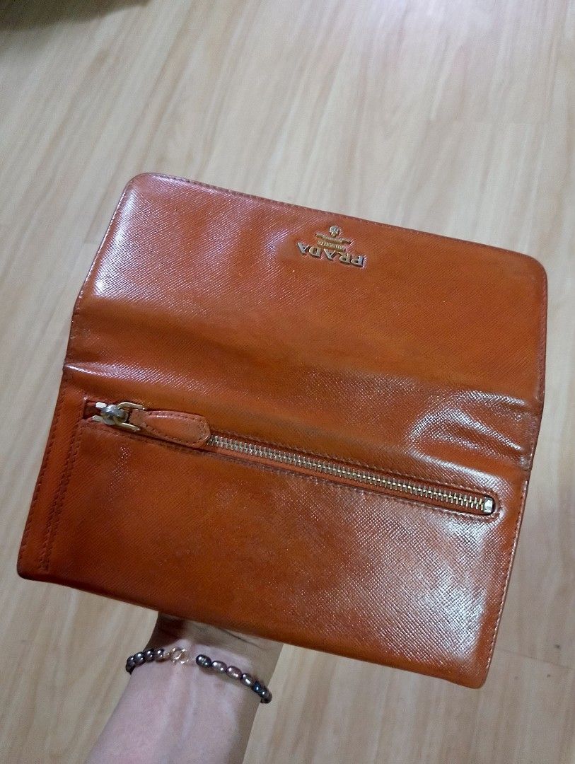 Prada Long Wallet (Category: Luxury Bags & Wallets) located in Dagupan City. Submitted by jhazrightshop (Listing ID 1419838391, Image 3). Description: 📌 Items are 𝗕𝗥𝗔𝗡𝗗𝗘𝗗|𝗣𝗥𝗘𝗟𝗢𝗩𝗘𝗗, Please manage your expectations...😚🙏💗 ✅ Korea source HAPPY Shopping!! 😍😍 💰💰 BDO / Gcash 🚛🚛 JnT courier / Sho Pee Express.