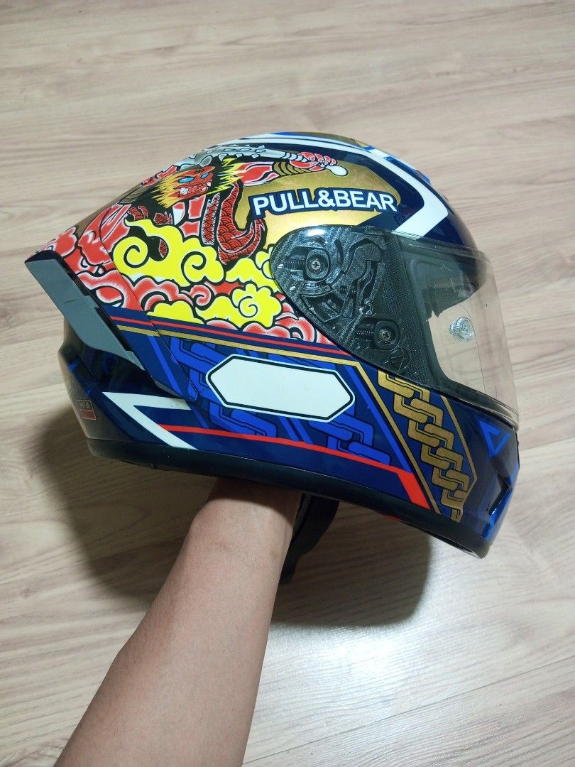 Pull&Bear Full Face Helmet (Category: Motorbikes) located in Shah Alam. Submitted by henrypreloved9 (Listing ID 1419948440, Image 1). Description: - Full face helmet with a unique dragon and Japanese-inspired graphic design. - Features a clear visor. - Includes a helmet bag. - DOT and ECE R22.05 certified..
