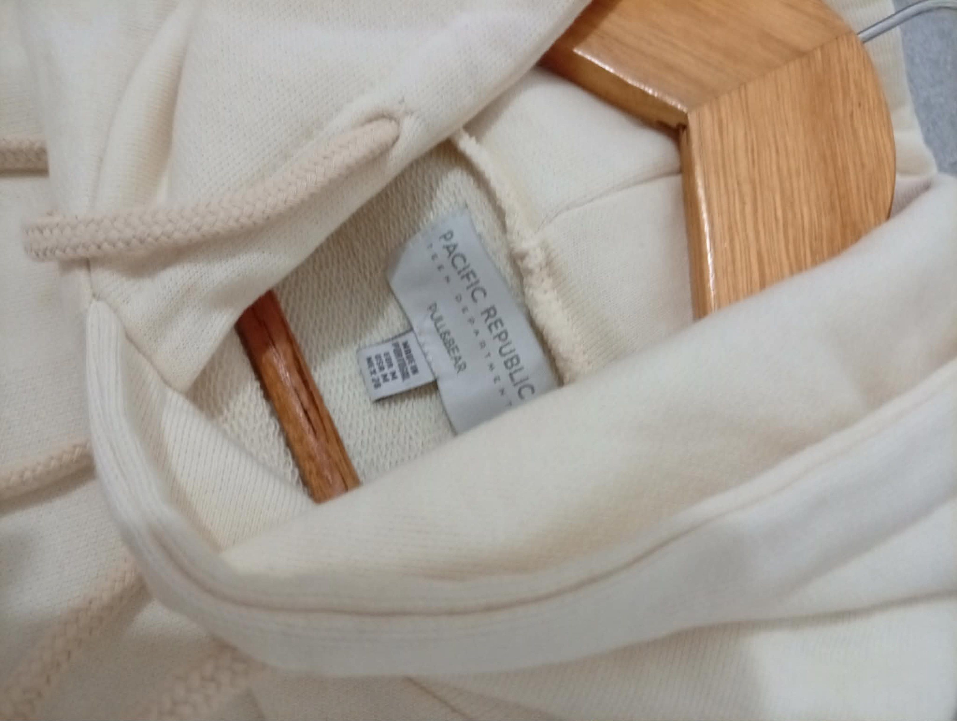 Pull&Bear Pacific Republic Hoodie (Category: Hoodies) located in Muntinlupa City. Submitted by giachristianina (Listing ID 1419923716, Image 2). Description: - Pull&Bear cream-colored hoodie - Features "Wildest Dreams" graphic (front and back) - Size: S/M - Drawstring hood - Kangaroo pocket - Made from soft fabric.