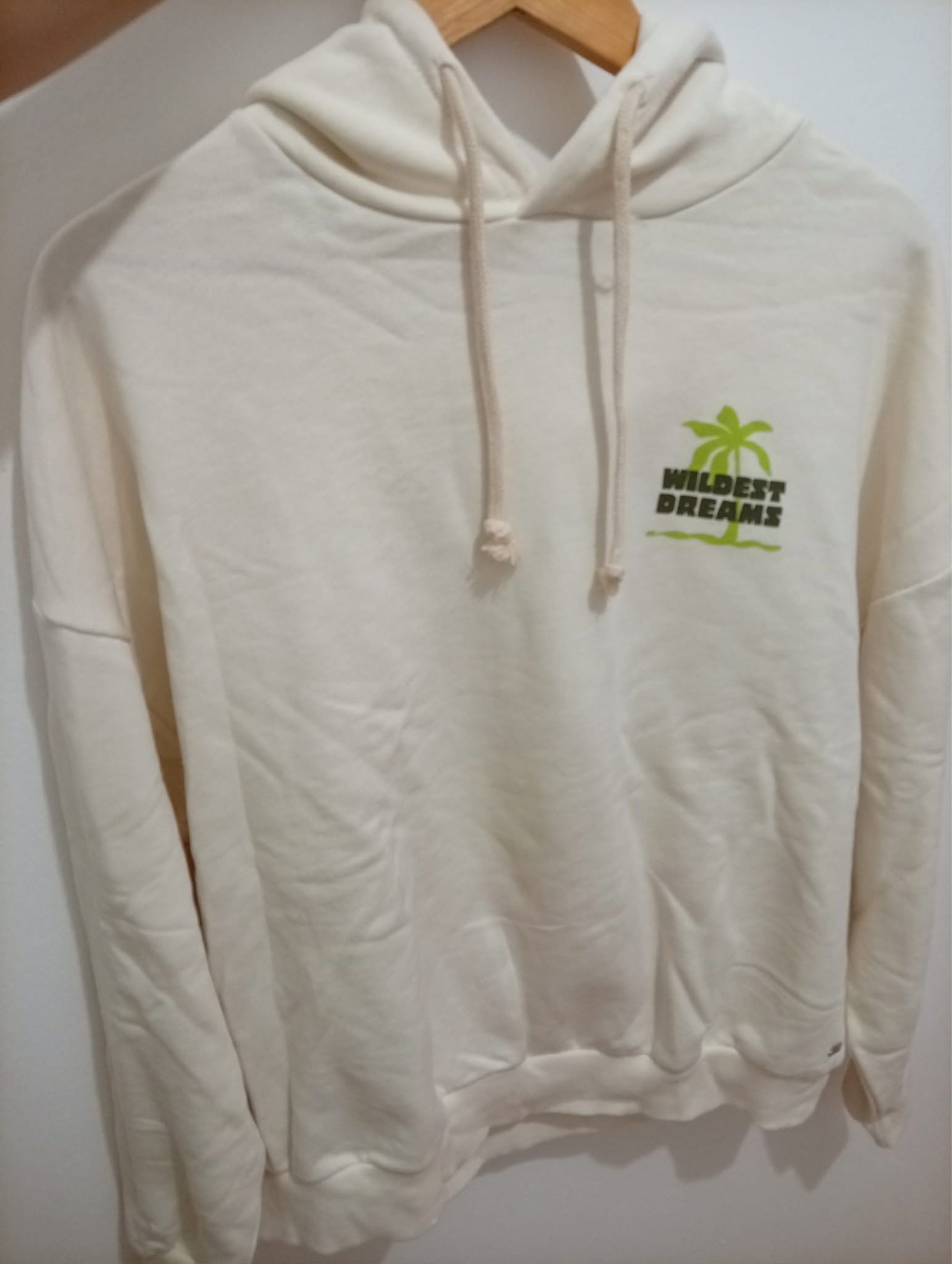 Pull&Bear Pacific Republic Hoodie (Category: Hoodies) located in Muntinlupa City. Submitted by giachristianina (Listing ID 1419923716, Image 1). Description: - Pull&Bear cream-colored hoodie - Features "Wildest Dreams" graphic (front and back) - Size: S/M - Drawstring hood - Kangaroo pocket - Made from soft fabric.
