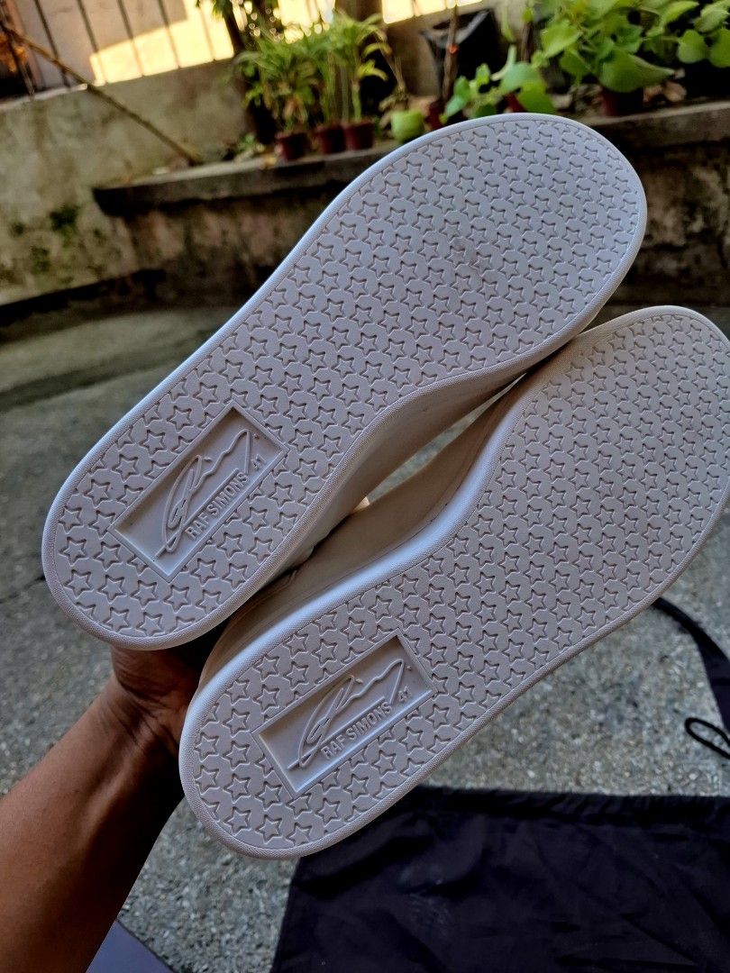 Raf Simons Runner Orion White Sneakers (Category: Sneakers) located in Manila. Submitted by fabby93 (Listing ID 1419945208, Image 3). Description: - White Raf Simons Runner Orion sneakers - Size: EU 41 - Includes original box - Includes dust bag - White laces - Unique sole design.