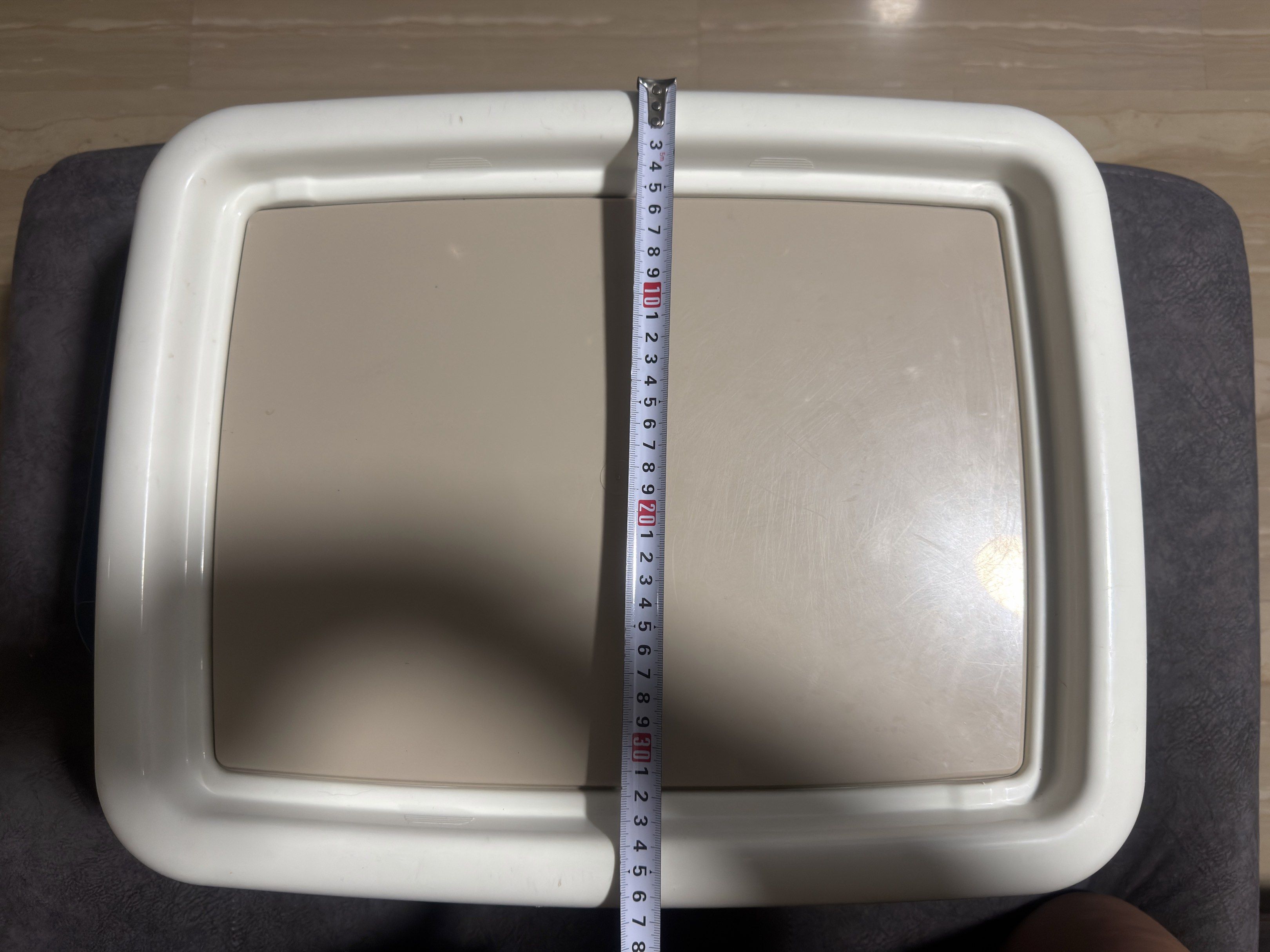 Rectangular pee tray (Category: Homes & Other Pet Accessories) located in Singapore. Submitted by good.to.buy (Listing ID 1419932204, Image 2). Description: - Durable rectangular pee tray - The tray is beige in the center and has a white border. - It is approximately 36cm by 46cm.