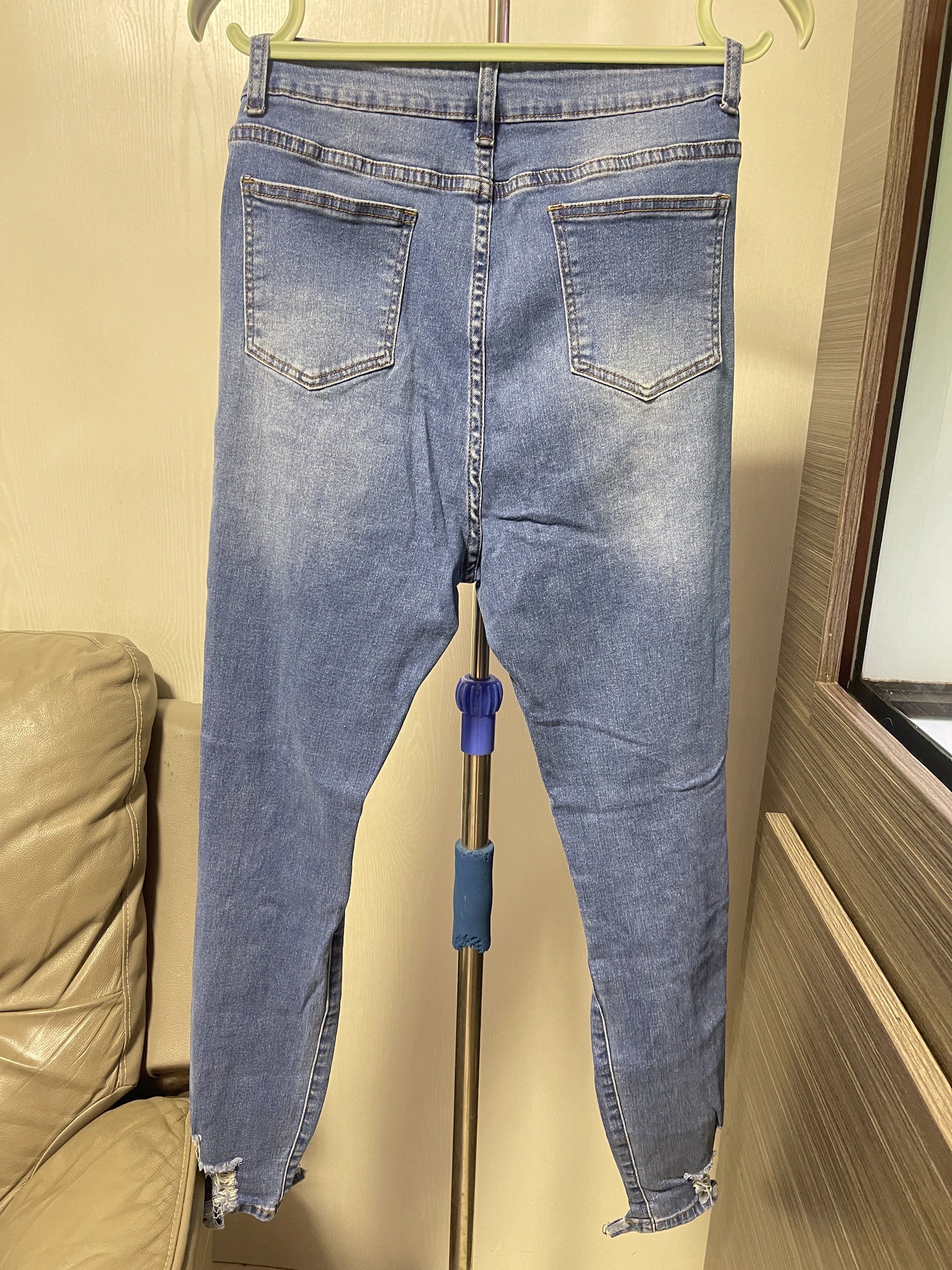 Ripped Jeans/Tattered Jeans (Category: Jeans) located in San Pedro. Submitted by appleorange1982 (Listing ID 1419904704, Image 2). Description: .