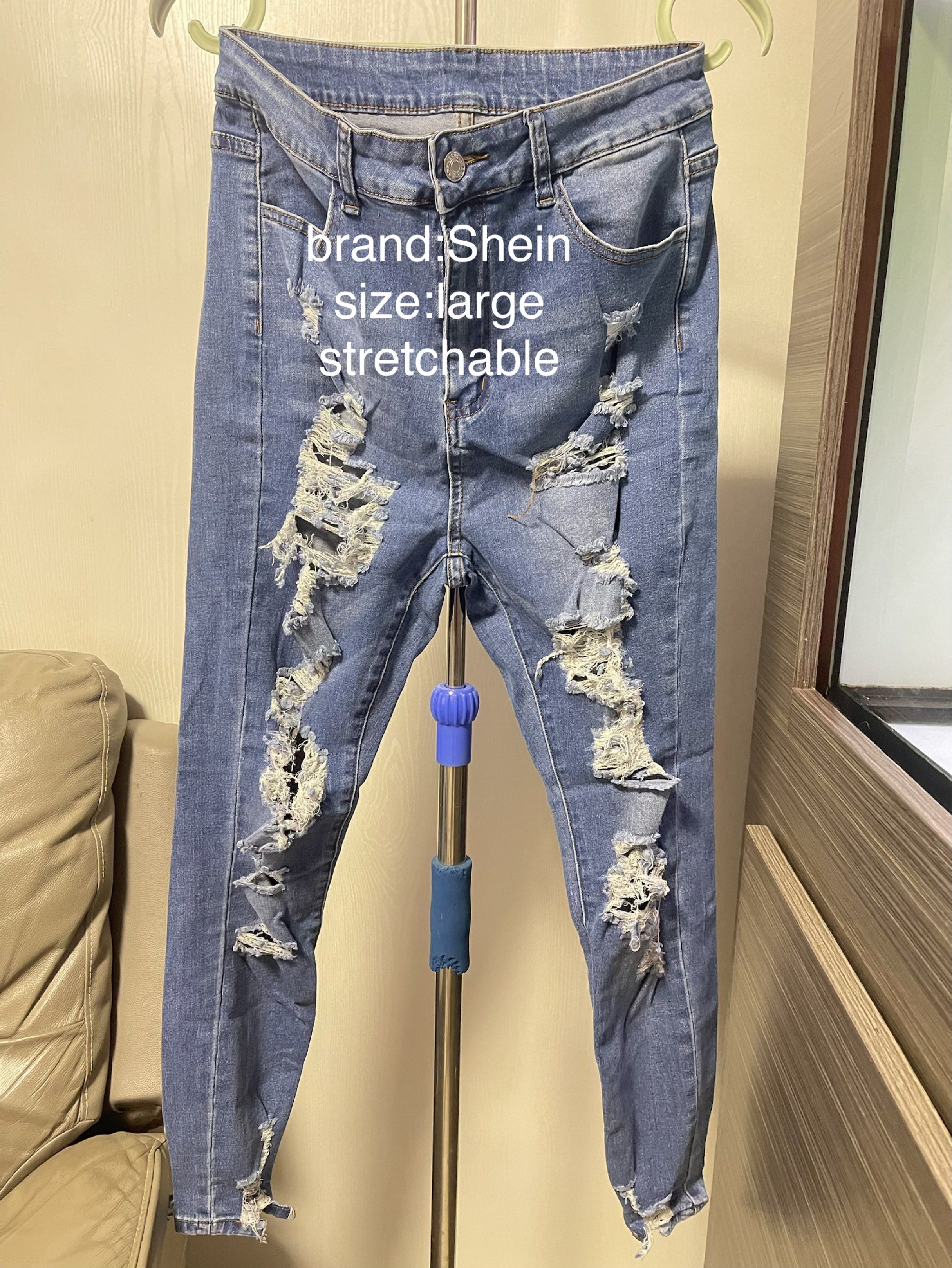 Ripped Jeans/Tattered Jeans (Category: Jeans) located in San Pedro. Submitted by appleorange1982 (Listing ID 1419904704, Image 1). Description: .