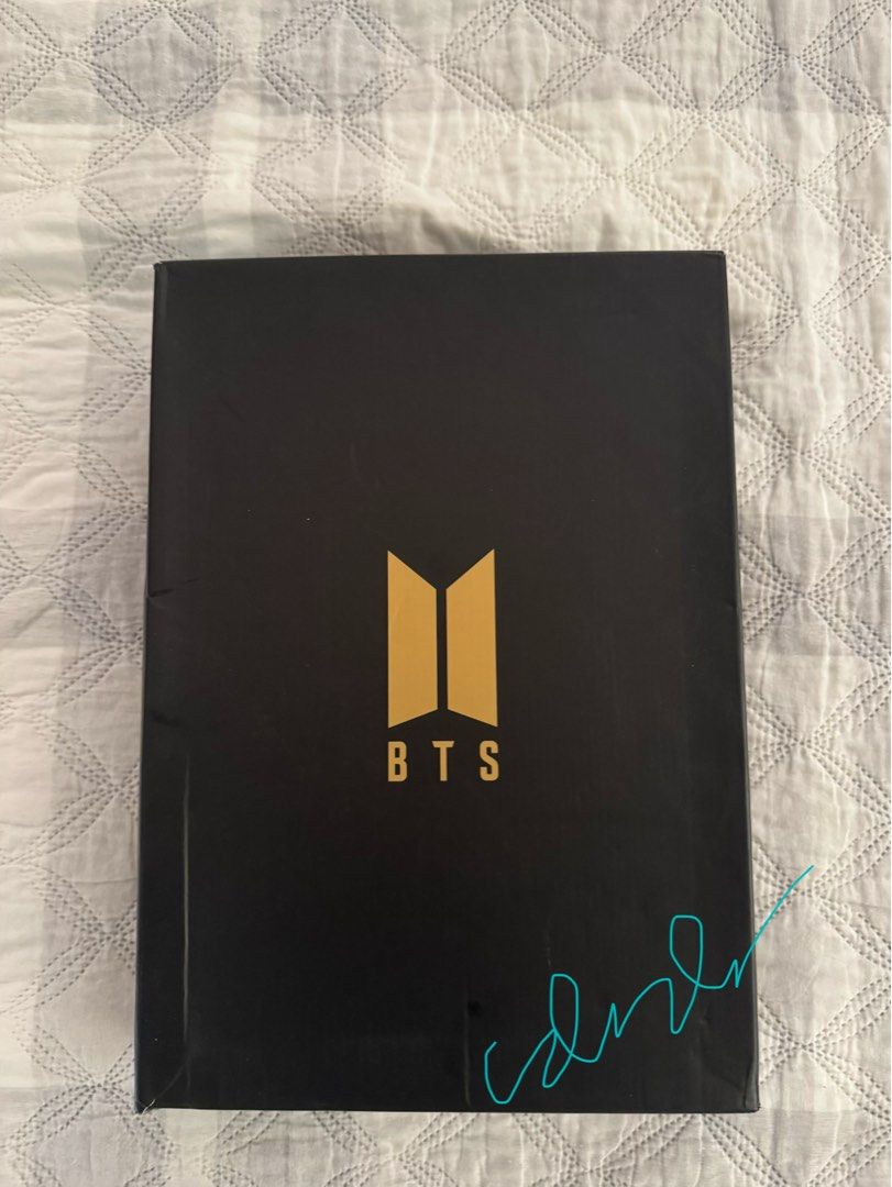 [SEALED] BTS MERCH BOX 8 - Complete Inclusions (Category: K-Wave Merchandise) located in Muntinlupa City. Submitted by cdrdr (Listing ID 1419823378, Image 2). Description: ✅sealed ✅complete inclusions x sensi with signs of storage ₱1,600 DOP 2 weeks w nrdp ₱1,450 PAYO after oc +pf +sf mop: gcash mod: j&t / prefer SDD (within metro manila) since large item.