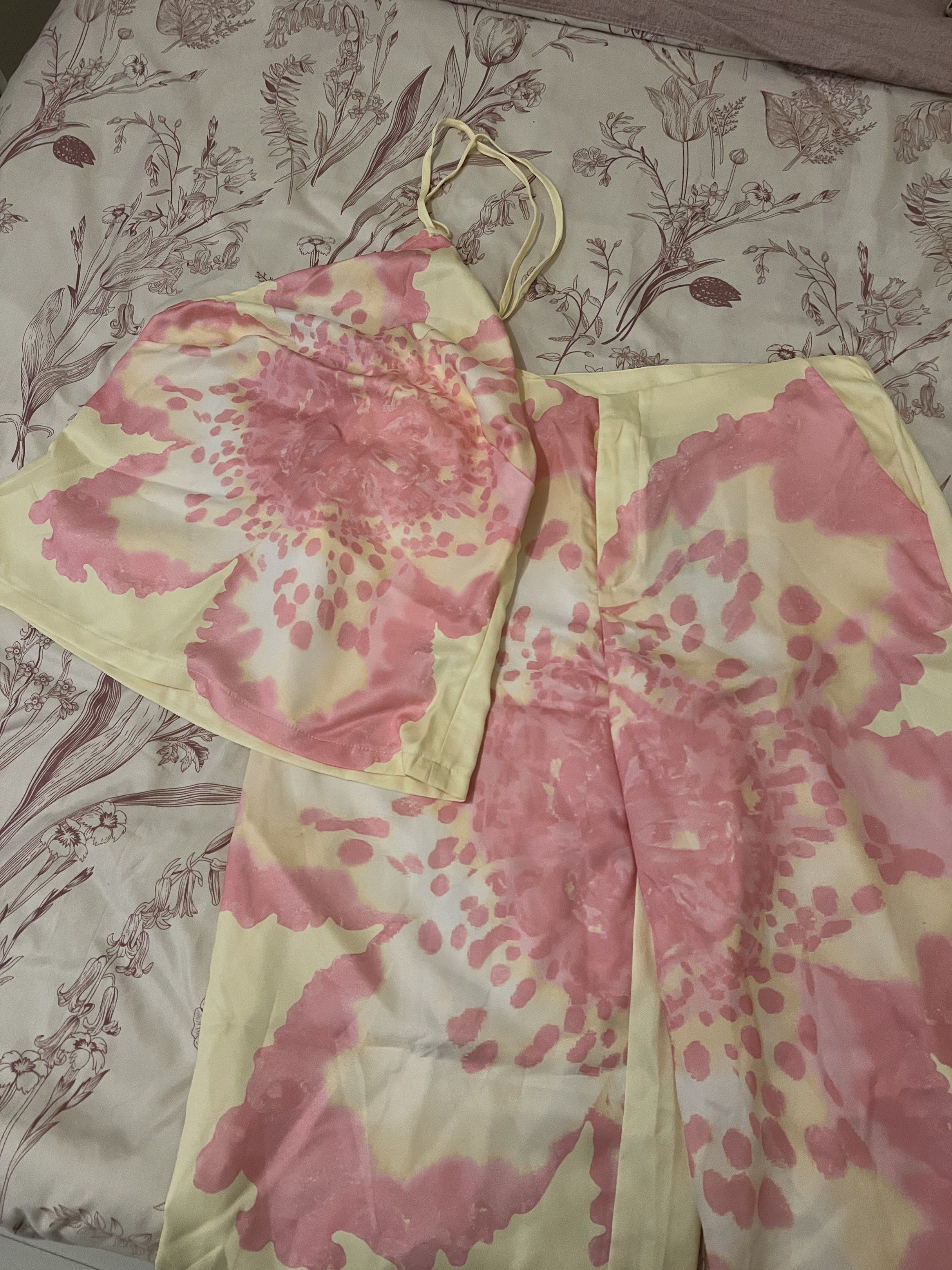 SHEIN Floral Set (Category: Sets or Coordinates) located in Talavera. Submitted by dnms_ (Listing ID 1419960611, Image 1). Description: • Top used once • Can be sold separately - Top: 500 - Pants: 700 • Lalamove / J&T delivery.