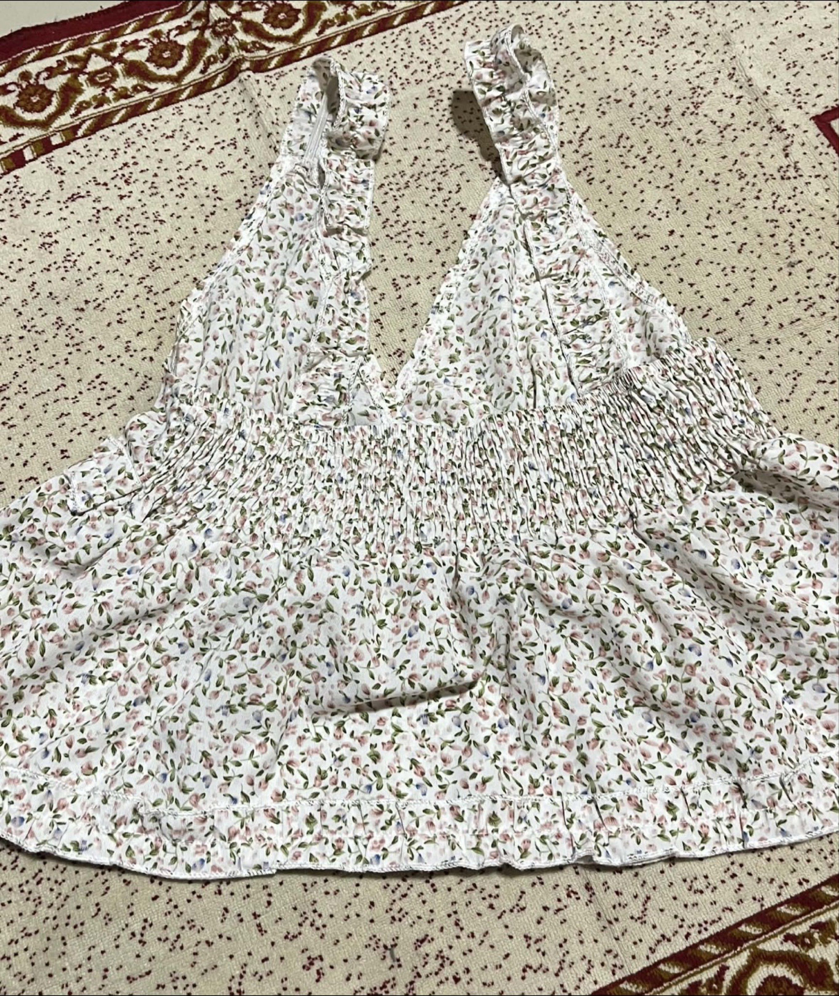 Shein Floral Top (Category: Blouses) located in Bacolod City. Submitted by james_andrei (Listing ID 1419961524, Image 2). Description: Price 120 Condition: Used thrice only Flaws: N/A Size (on tag): M Can fit to L RFS: Decluttering Mode of Payment: GCash, Bank transfer Mode of Shipping: Jnt Express (SF shouldered by buyer).