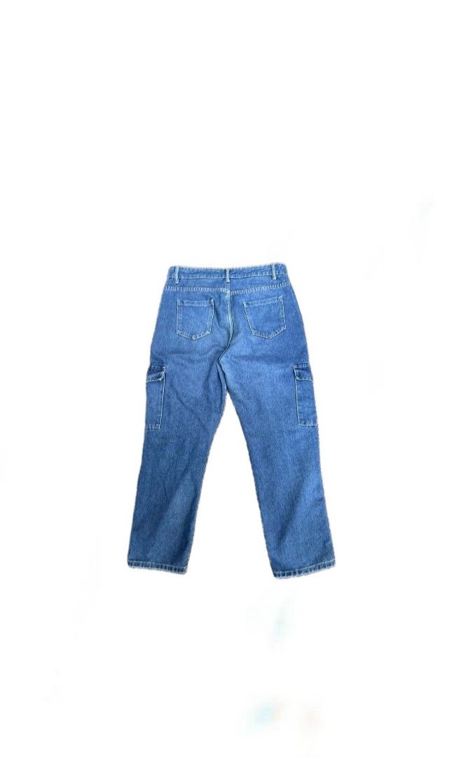 six pocket cargo pants (no brand) (Category: Jeans) located in Davao. Submitted by swagplug (Listing ID 1419795118, Image 2). Description: w "30" l "37" thigh "10" hem "7" -soft denim -good for daily use -no issue.