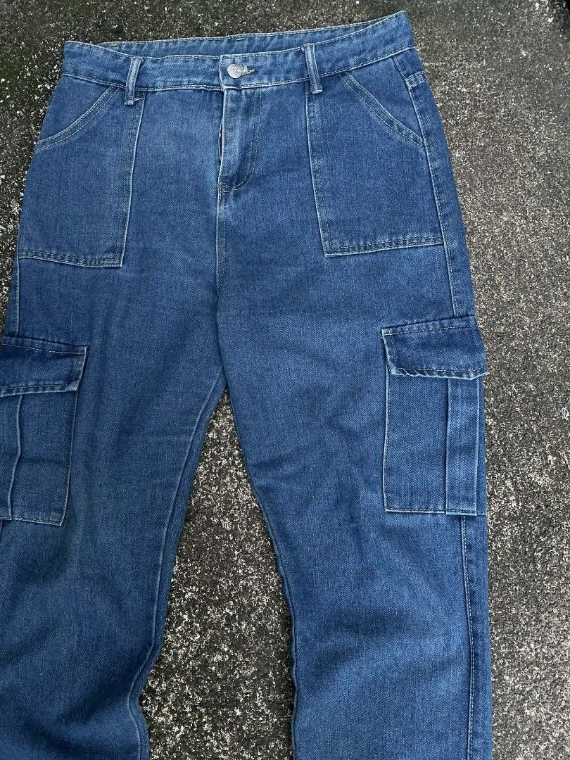 six pocket cargo pants (no brand) (Category: Jeans) located in Davao. Submitted by swagplug (Listing ID 1419795118, Image 3). Description: w "30" l "37" thigh "10" hem "7" -soft denim -good for daily use -no issue.