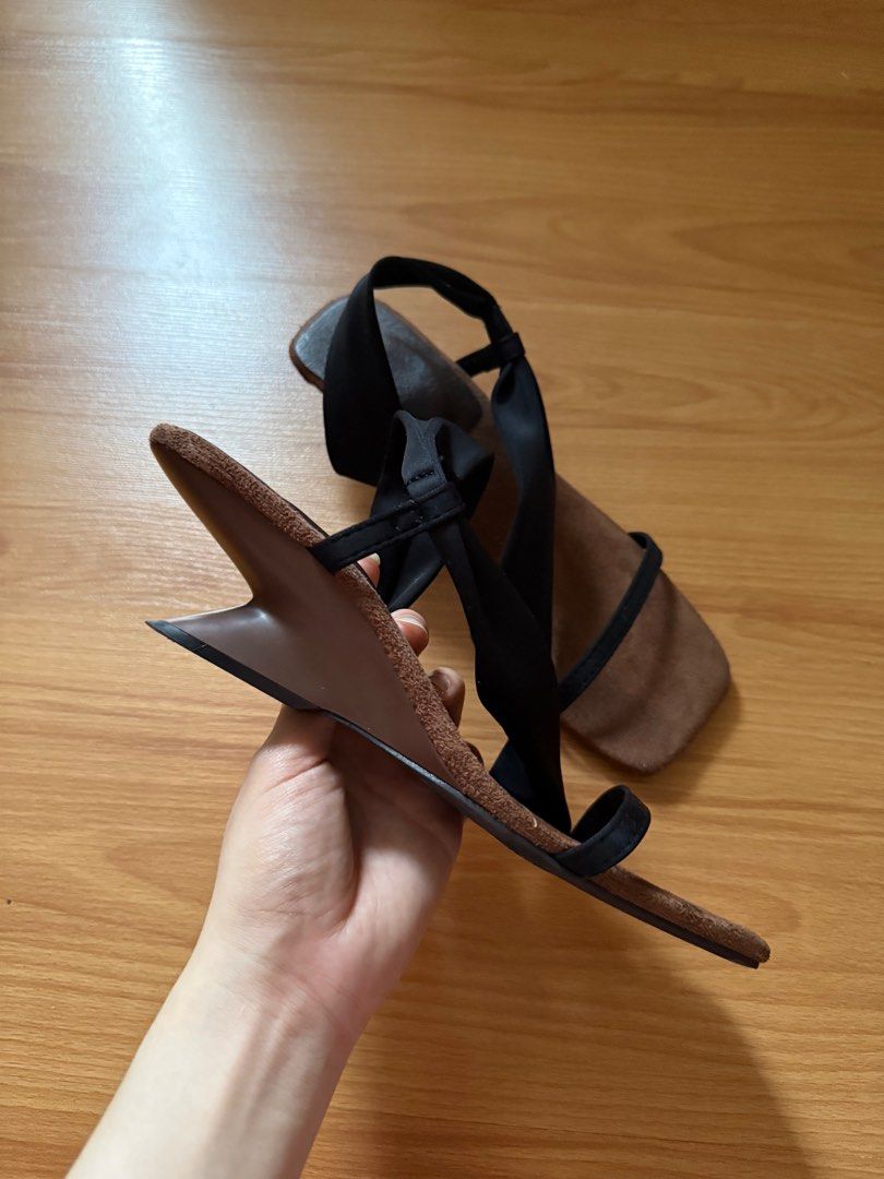 Tiktok viral black sandals (Category: Flats & Sandals) located in Muntinlupa City. Submitted by cssndrax (Listing ID 1419872786, Image 2). Description: - Used once only - 5cm heel - Comfortable fit - Black strap, brown footbed.