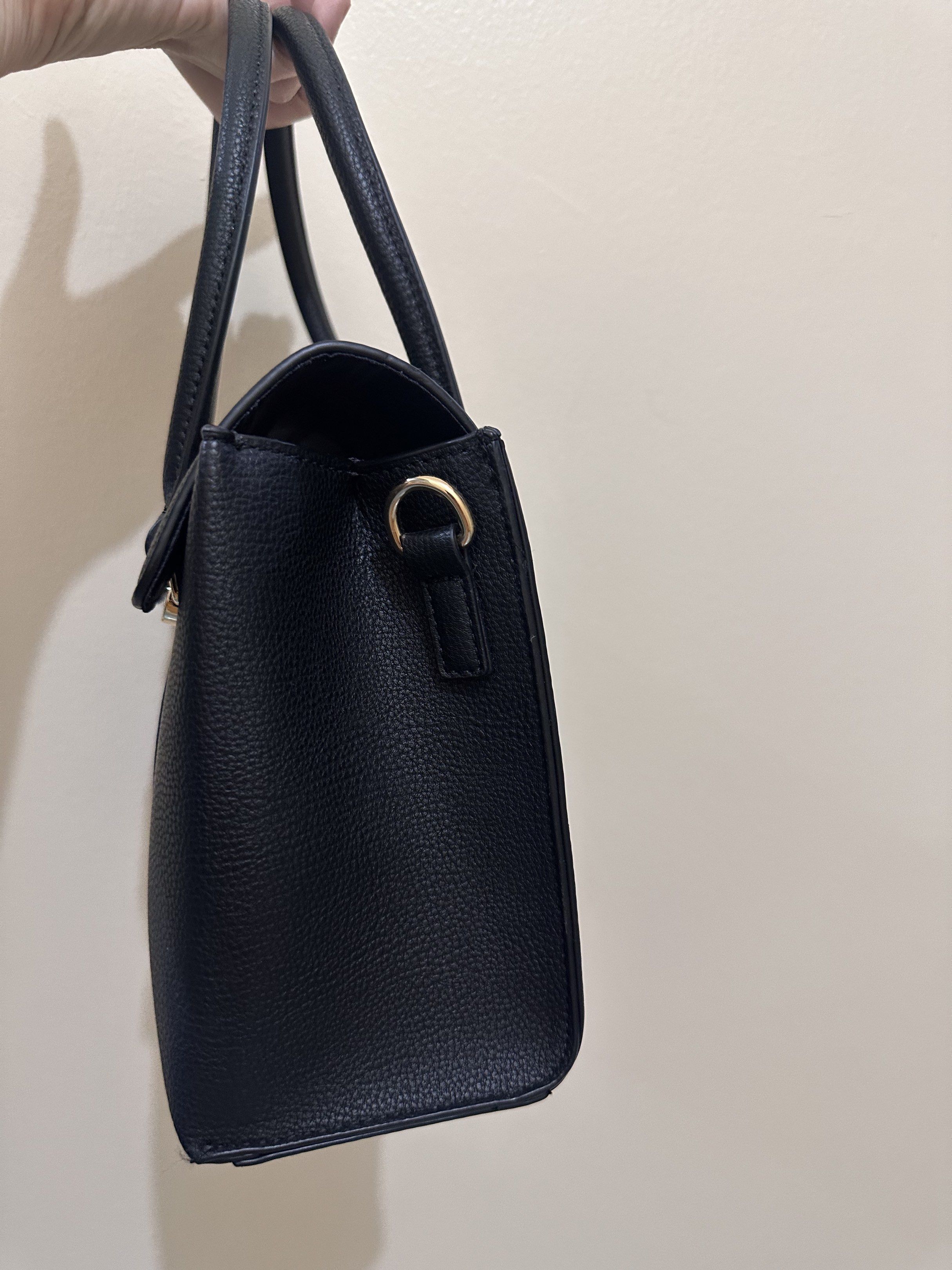 Tommy Hilfiger black Handbag shoulder bag (Category: Luxury Bags & Wallets) located in Binan City. Submitted by pcdads (Listing ID 1419871371, Image 3). Description: Given as gift. Tag has been removed but was never used. - black handbag - Flap closure - Dual top handles - Detachable strap - Striped design (red, white, black) - Multiple interior compartments - Gold-toned hardware - Textured exterior.