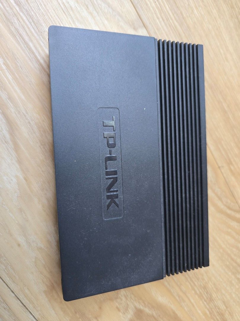 TP Link Switch (Category: Networking) located in Singapore. Submitted by movexz (Listing ID 1419821731, Image 2). Description: TP LINK Switch.