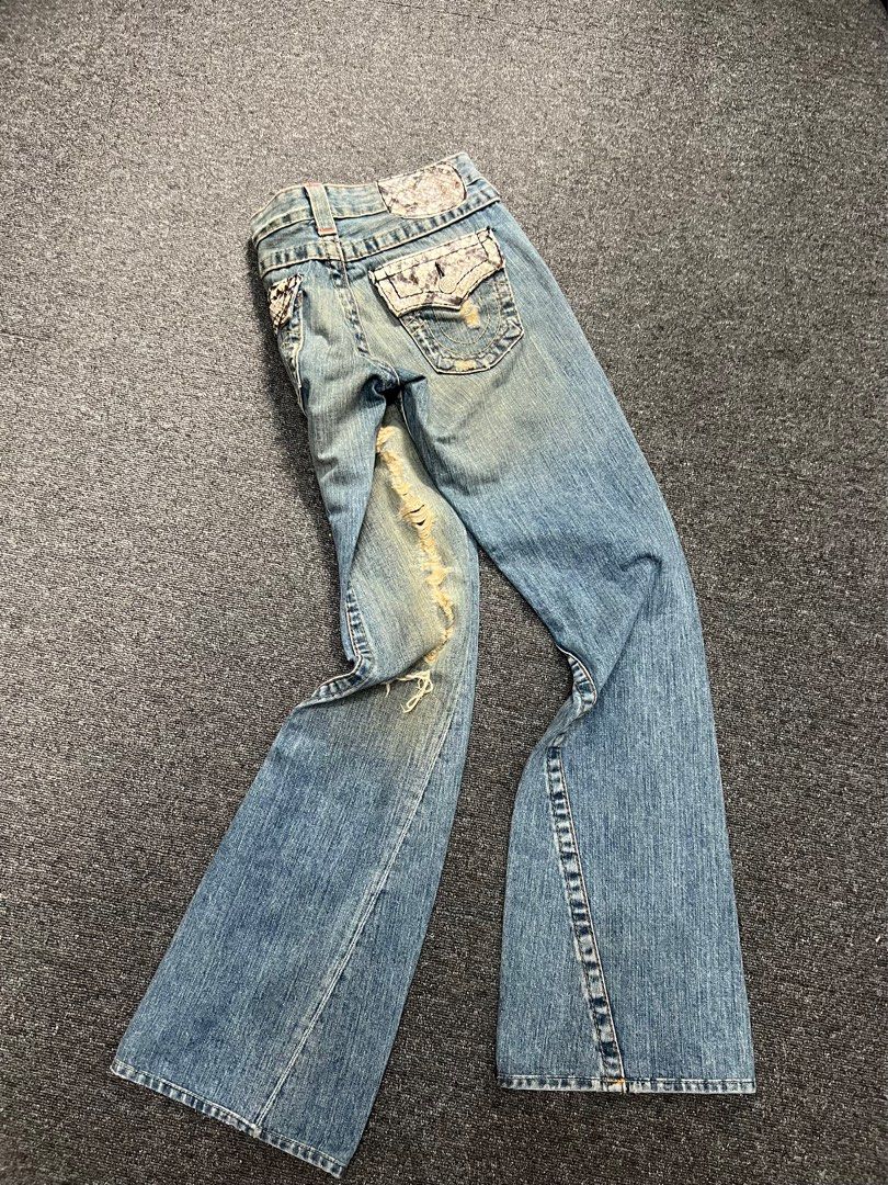 True Religion Flared Jeans Orig💯 (Category: Jeans) located in Cebu City. Submitted by sexyclosetph2.0 (Listing ID 1419831103, Image 3). Description: Orig💯 Like new condition No issues Y2k fits Very nice in actual Check size last pics .
