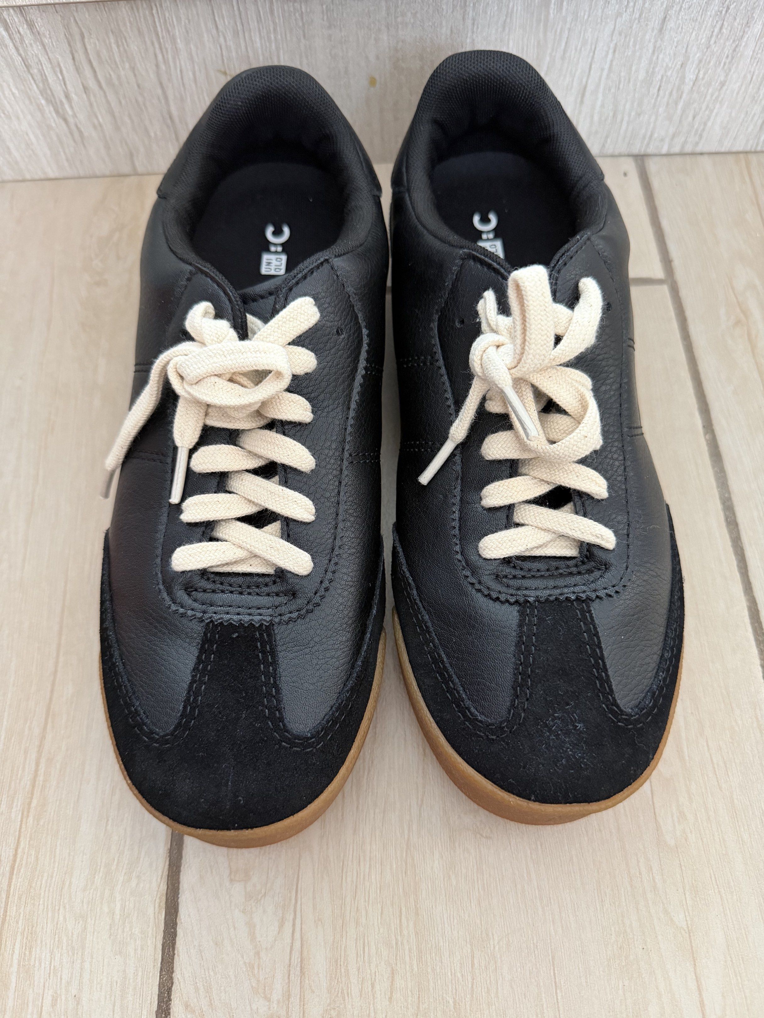 Uniqlo C Sneakers Black (Category: Sneakers) located in Taguig. Submitted by BellaC (Listing ID 1419972740, Image 2). Description: Original uniqlo sneakers No box included Barely used Size: JPN 24.5 / US MEN 6.5 / US WOMEN 7.5 / UK 5.5 / EUR 38.5.