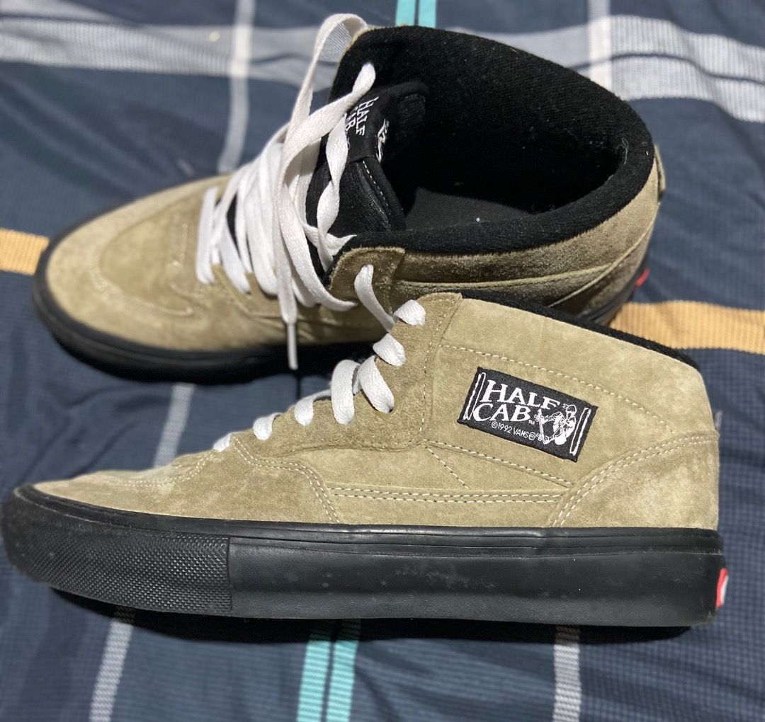 Vanz xElijah Berle skate Half Cab (Category: Sneakers) located in Paranaque City. Submitted by vincechong0813 (Listing ID 1419911794, Image 2). Description: Vans Half Cab Pro skate shoes in a tan suede upper with black soles. Features the Half Cab logo on the side. The shoes have white laces and a black padded collar. .
