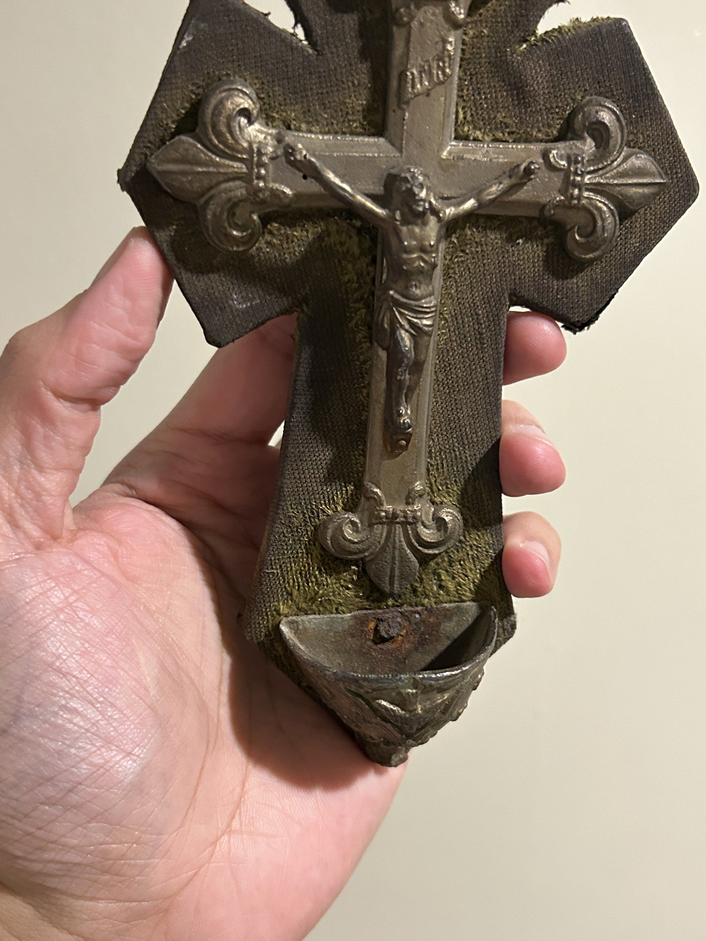 Vintage Holy Stoup Crucifix (Category: Religious Items) located in Bulacan. Submitted by YourCollection (Listing ID 1419965068, Image 3). Description: - Vintage Holy Stoup Crucifix - Features a crucifix with Jesus Christ - Includes a holy water font - Decorative design with fleur-de-lis accents - Dimensions: Approximately 18cm (H) x 10cm (W) - Includes a hanging loop.