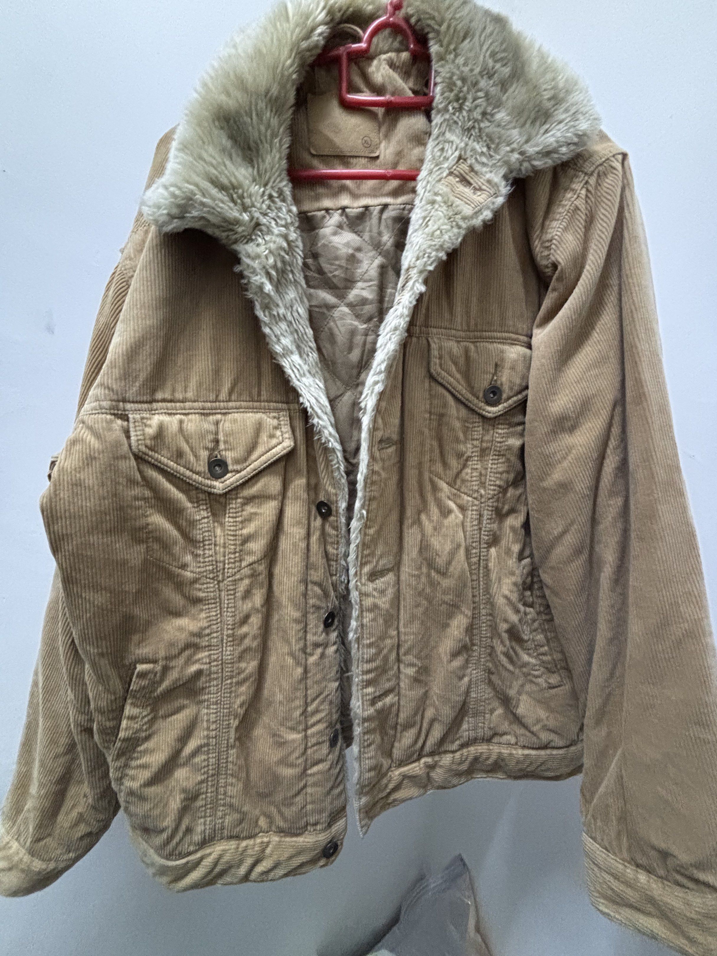 winter jacket (Category: Other Tops) located in Sungai Bakap. Submitted by preloved_senrose (Listing ID 1419896545, Image 1). Description: jacket winter . just nice blh pakai ja outer ni dan pakai baju lapis2 kat dalam..