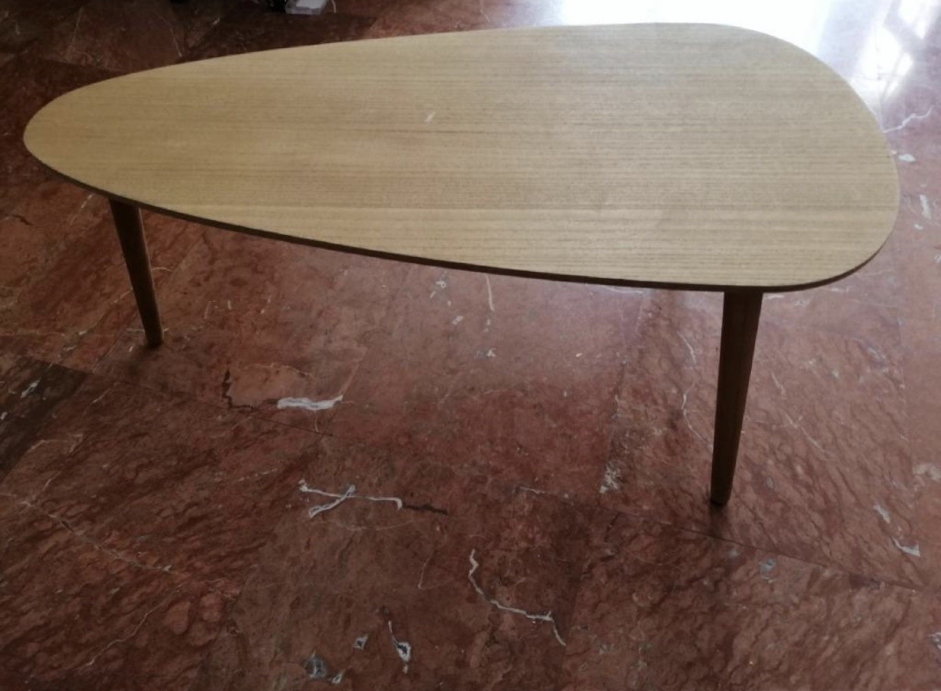 Triangular Coffee Table (Category: Tables & Sets) located in Singapore. Submitted by serendipity555 (Listing ID 1419885013, Image 1). Description: Stylish Triangular Coffee Table for Sale一it is a three-legged Australian design The legs could be easily take out for storage一so it takes no space Dimension: 100cm (L) x 50cm (W: the widest part) x 40cm (H).