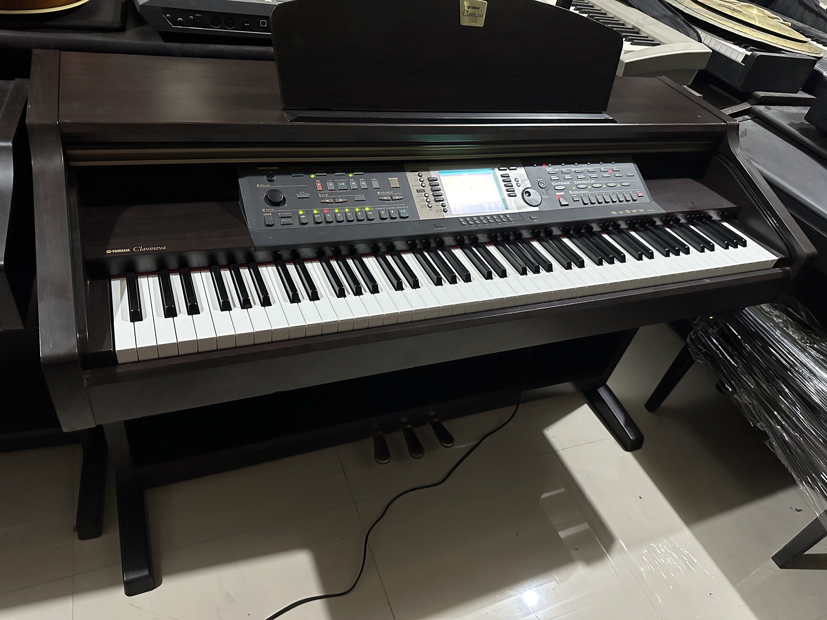 YAMAHA CLAVINOVA CVP-207 DIGITAL PIANO (Category: Musical Instruments) located in Binan City. Submitted by asherkv13 (Listing ID 1419864694, Image 1). Description: .