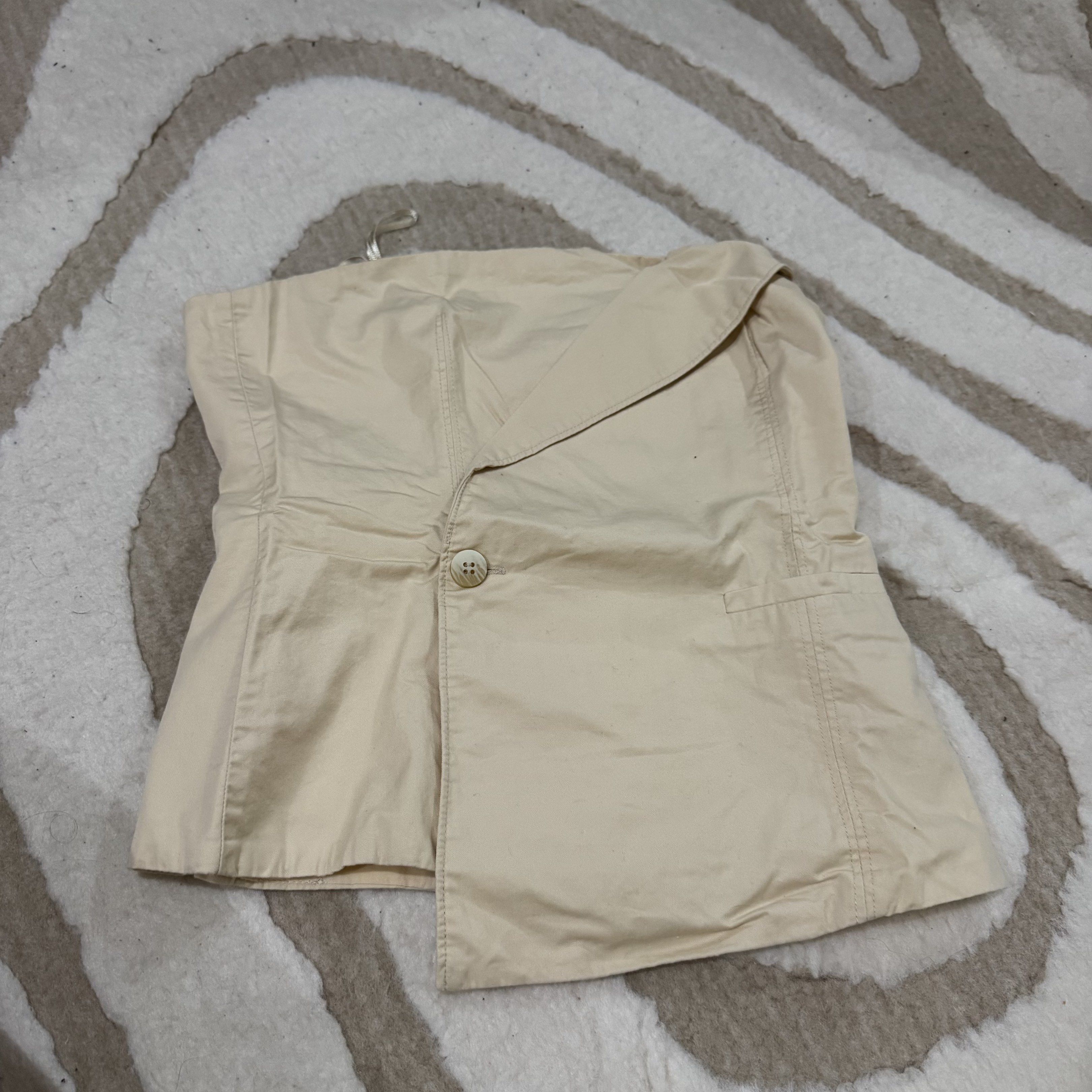 Zara Cream-colored Corset Top (Category: Sleeveless) located in Makati City. Submitted by finders.keep.hers (Listing ID 1419835835, Image 1). Description: - Cream-colored corset top - Features a front zipper - Structured silhouette - Made of smooth fabric - Thin straps - Tailored fit - Versatile style.
