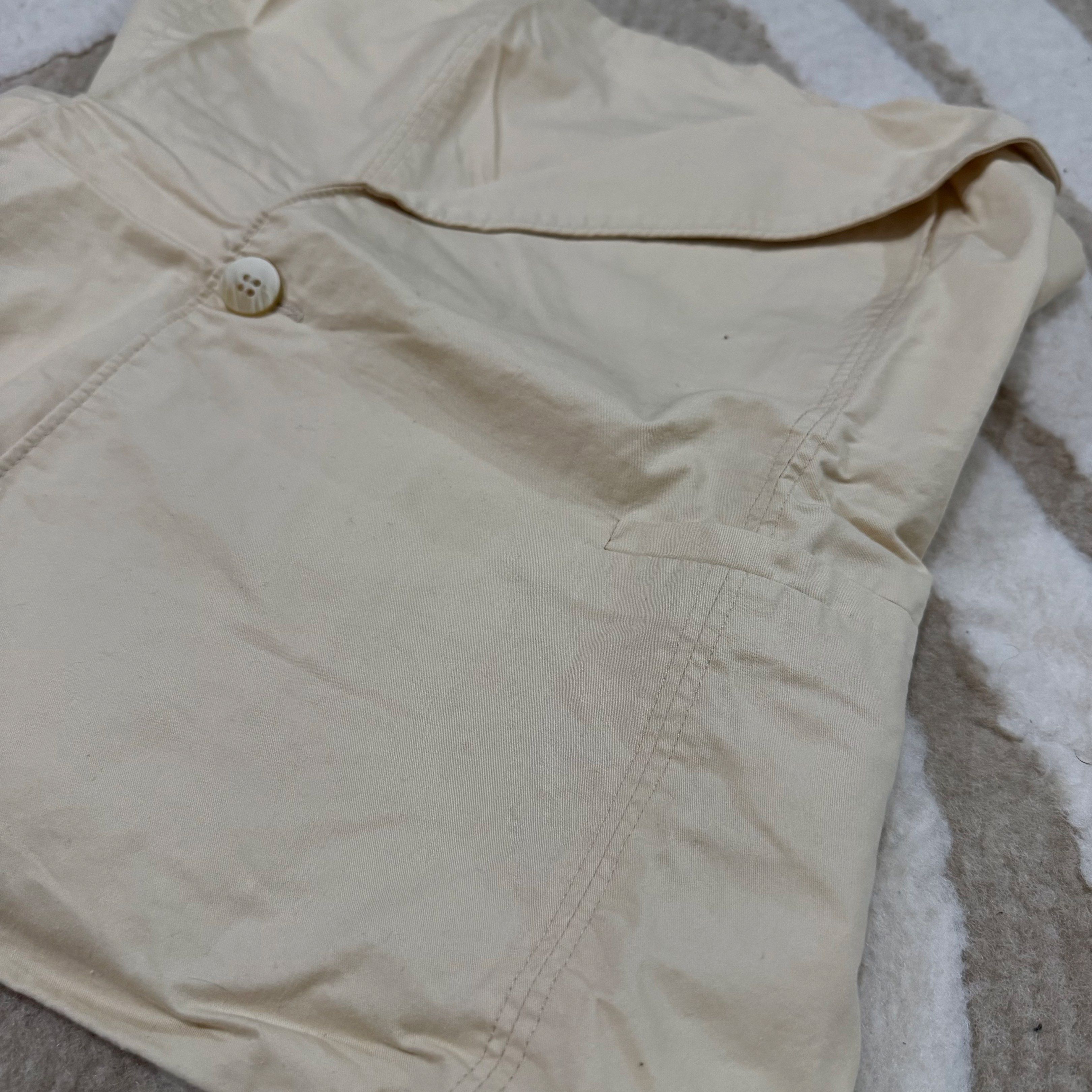 Zara Cream-colored Corset Top (Category: Sleeveless) located in Makati City. Submitted by finders.keep.hers (Listing ID 1419835835, Image 2). Description: - Cream-colored corset top - Features a front zipper - Structured silhouette - Made of smooth fabric - Thin straps - Tailored fit - Versatile style.